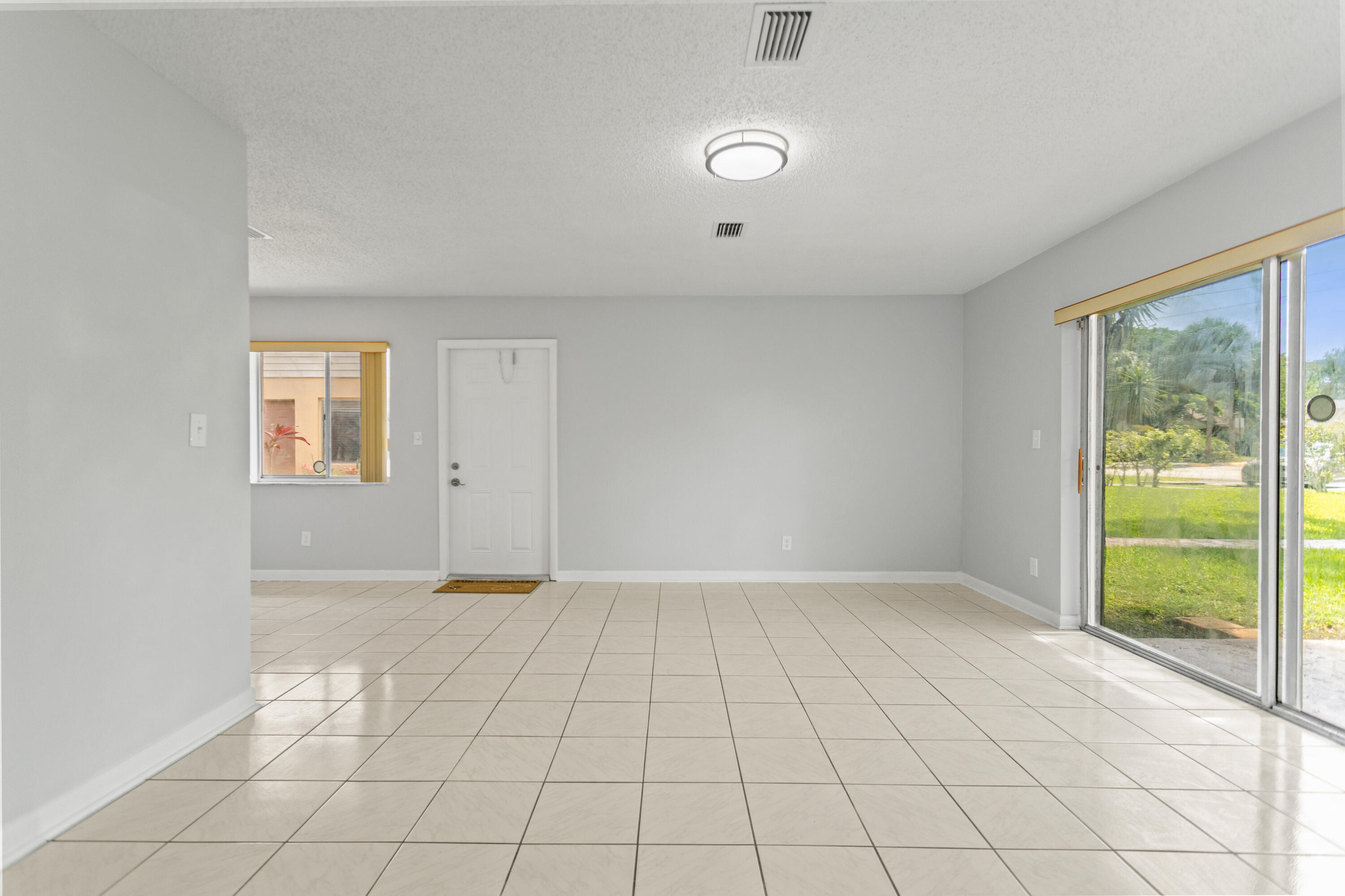 SPRINGTREE ESTATES SEC 1 CONDO - Residential