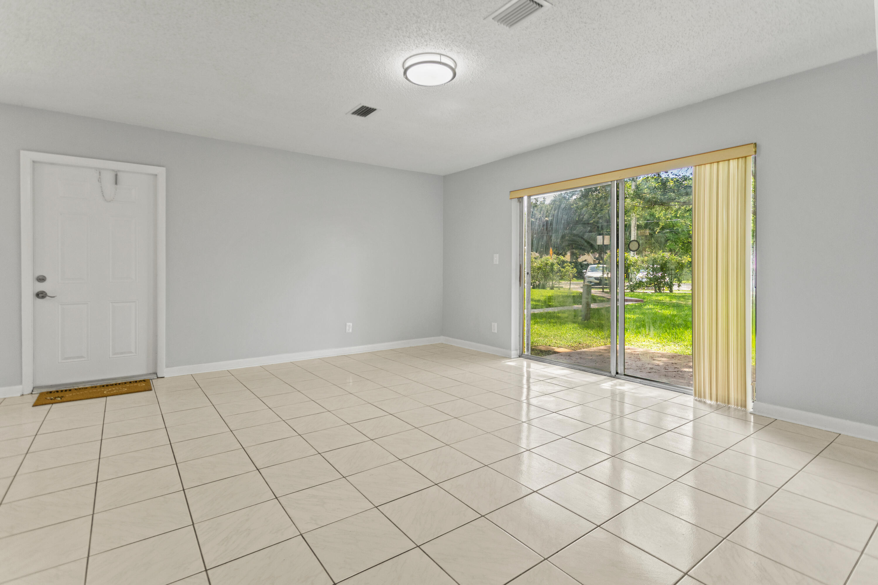 SPRINGTREE ESTATES SEC 1 CONDO - Residential