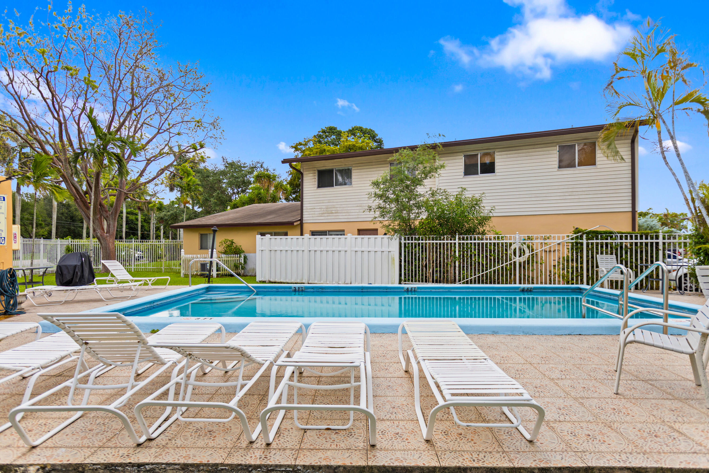 SPRINGTREE ESTATES SEC 1 CONDO - Residential