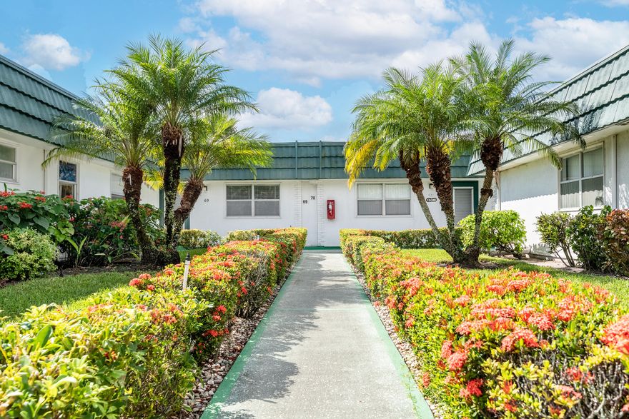 NEW A/C in this updated 2 bedrooms, 2 full bathrooms, condo/villa in the heart of Delray Beach.  Additional updates include new kitchen cabinets with granite counter tops, new bathroom vanities, new tile wainscot in bathrooms, new tile flooring in living areas, new carpet in bedrooms,  new toilets, fresh interior paint, and new light fixtures and hardware throughout.  Must see the pics to appreciate.  Kings Point offers golf, community pools, tennis, fitness center, and more. This home qualifies for an interest rate buy down up to 3% as well as downpayment & closing cost assistance of up to $25,000 through the hometown heroes program.