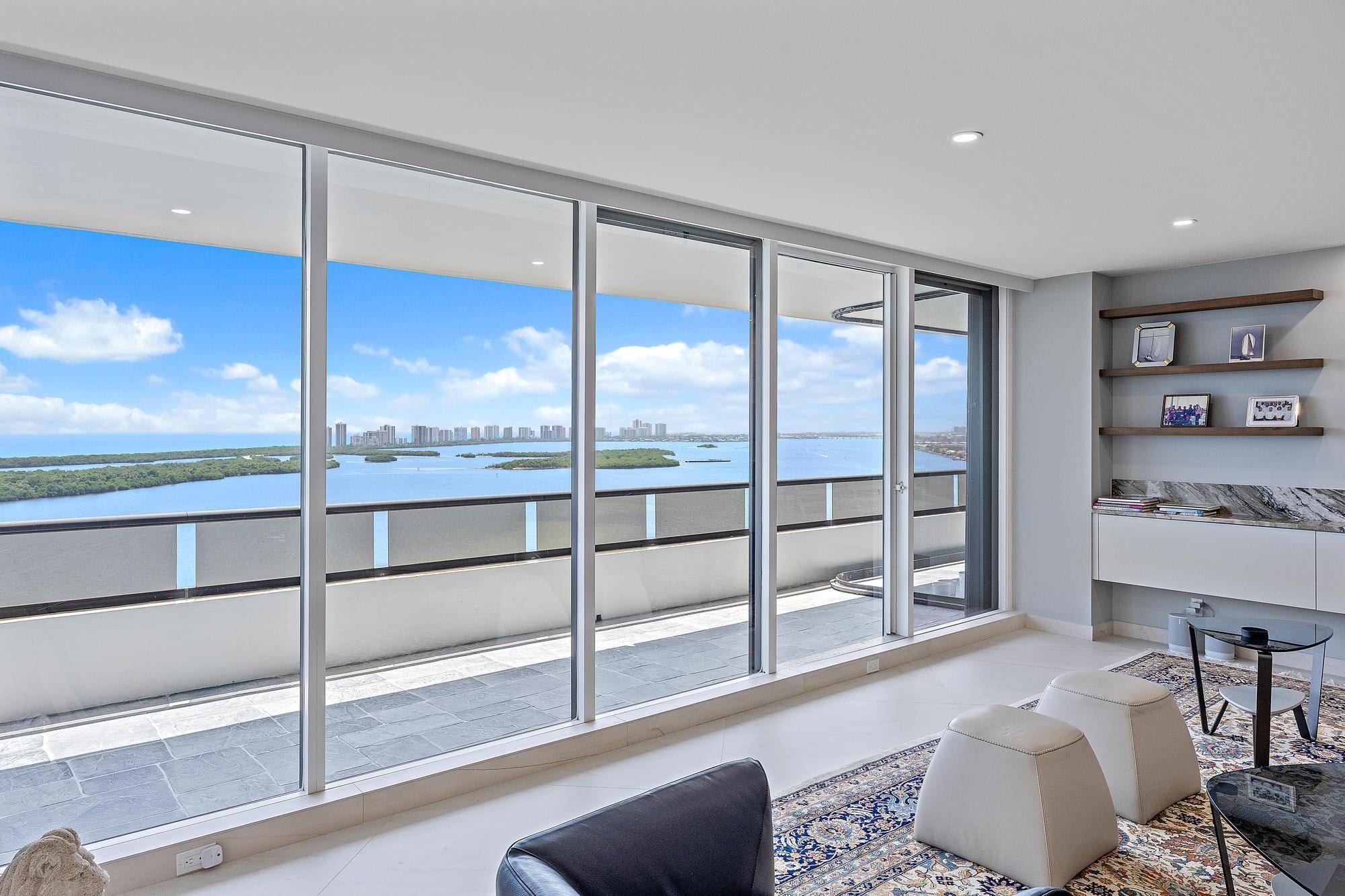 100 LAKESHORE Drive 2151, North Palm Beach, FL, 33408/$2,995,000 4 100 LAKESHORE Drive 2151