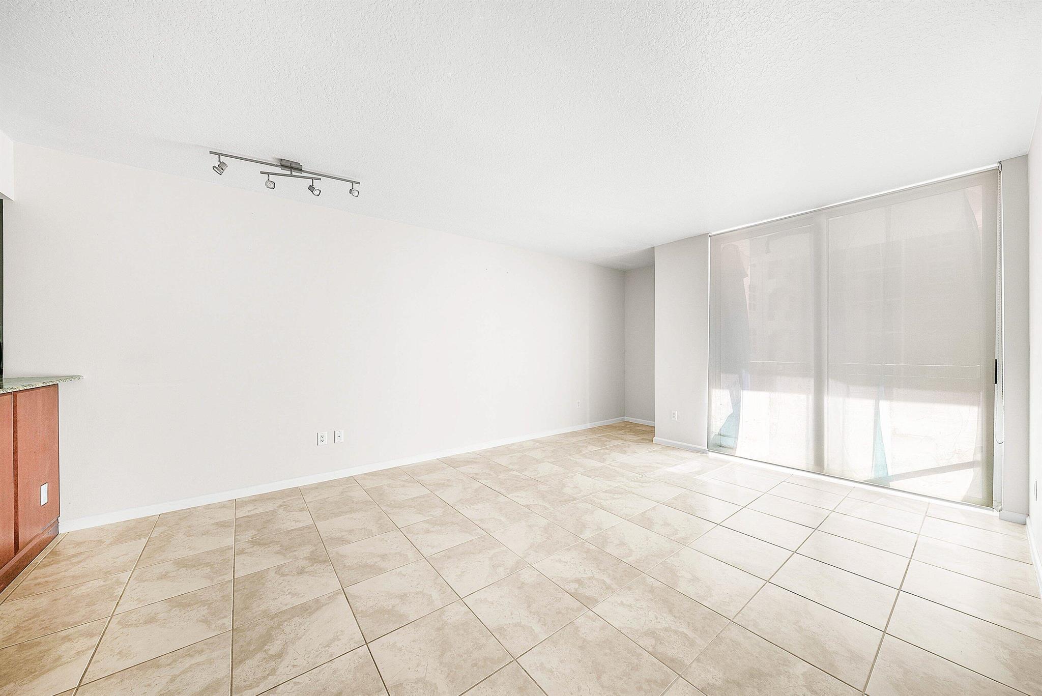 View photos, virtual tours, details... 403 Sapodilla Avenue 302