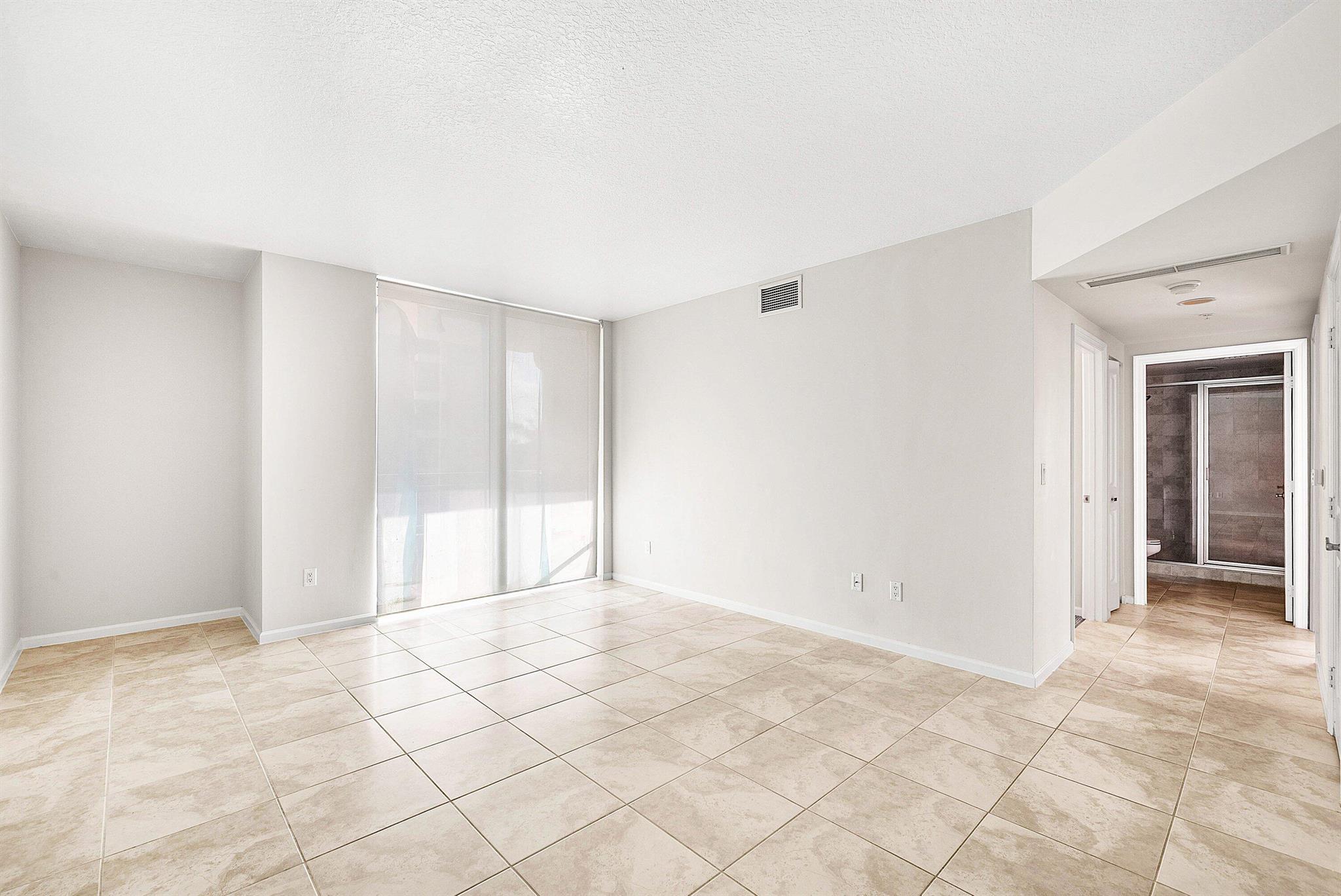 View photos, virtual tours, details... 403 Sapodilla Avenue 302