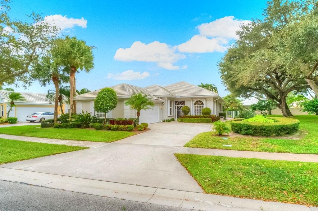 Photo of 8535 E Garden Oaks Circle, Palm Beach Gardens, FL 33410 (MLS # R11031165)