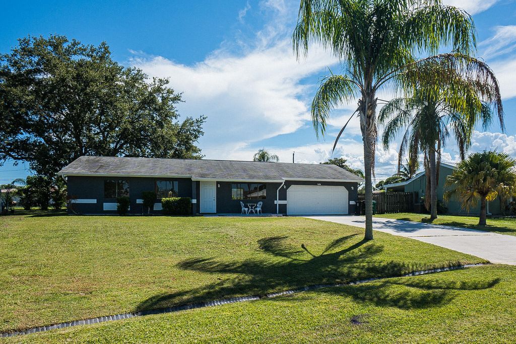 Photo of 1686 SE Goucho Avenue, Port St Lucie, FL 34952 (MLS # R10831459)