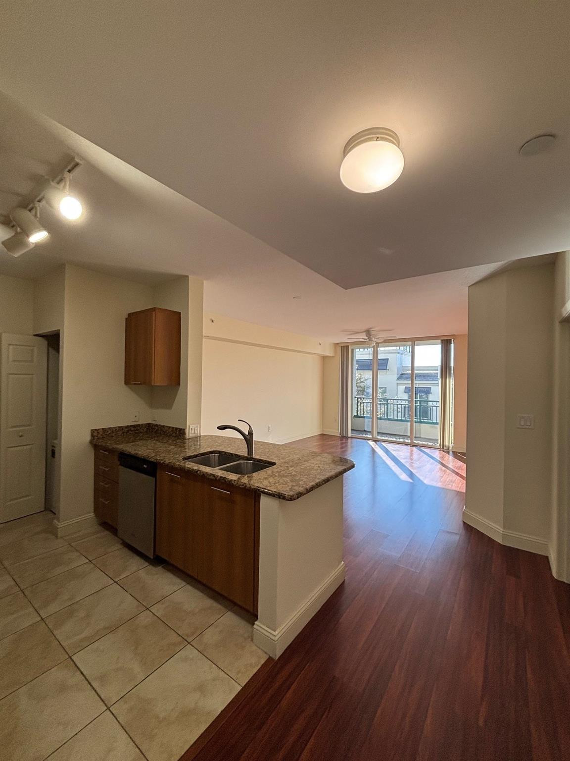 VERANDA CONDO - Residential