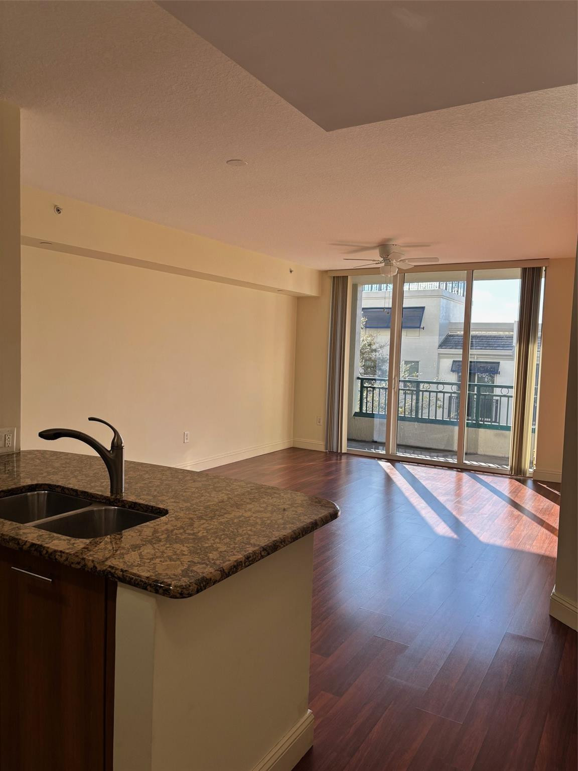 VERANDA CONDO - Residential