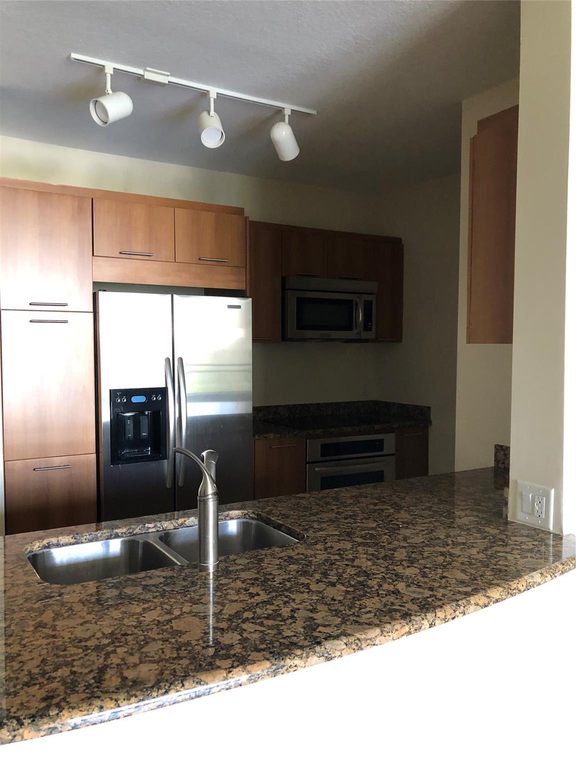 VERANDA CONDO - Residential