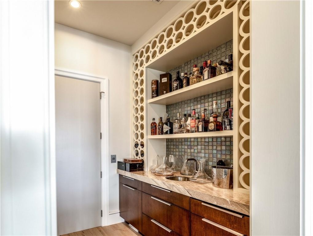 Riviera 6-17 B - Residential