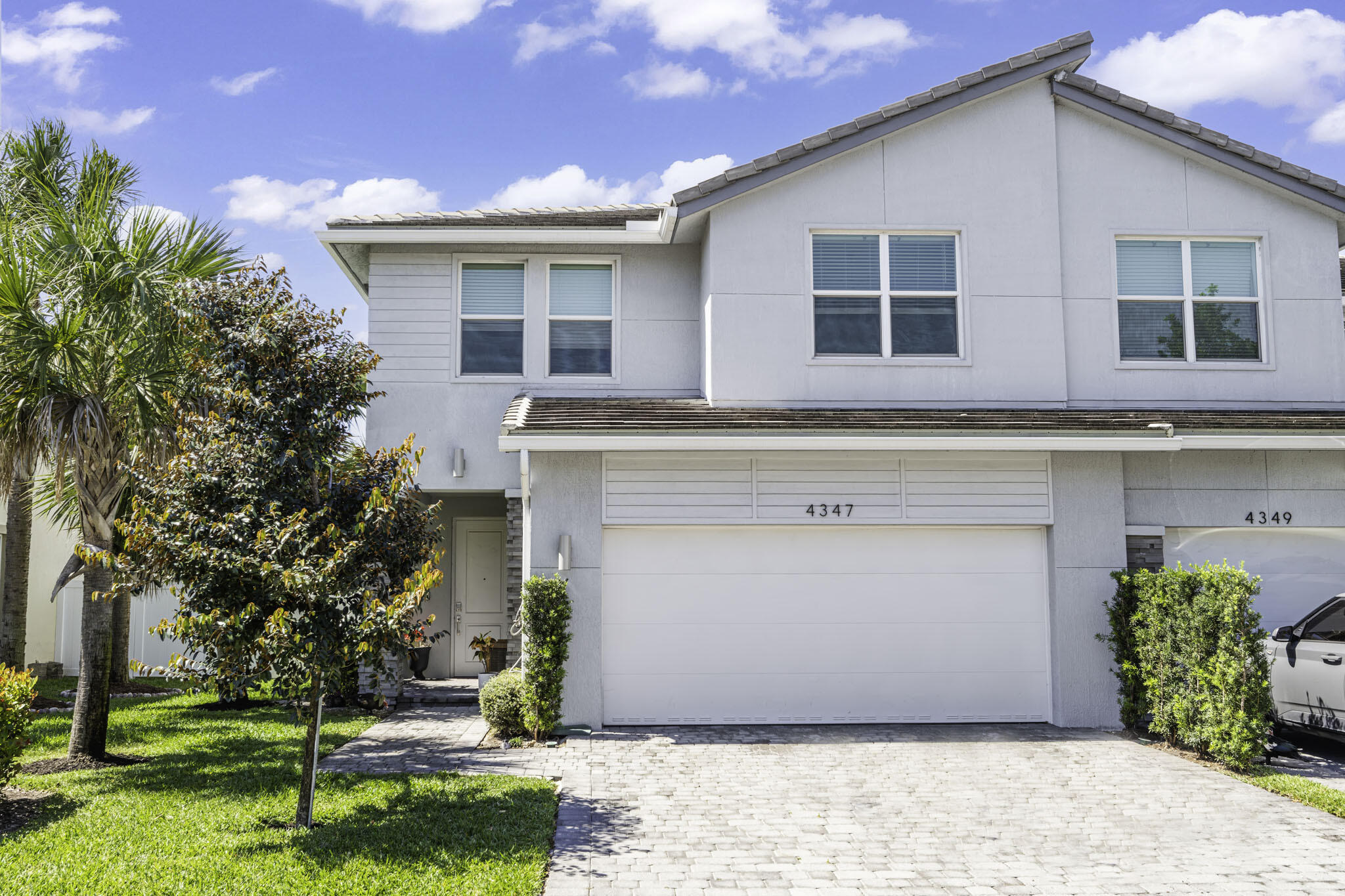4347 Veleiros Avenue