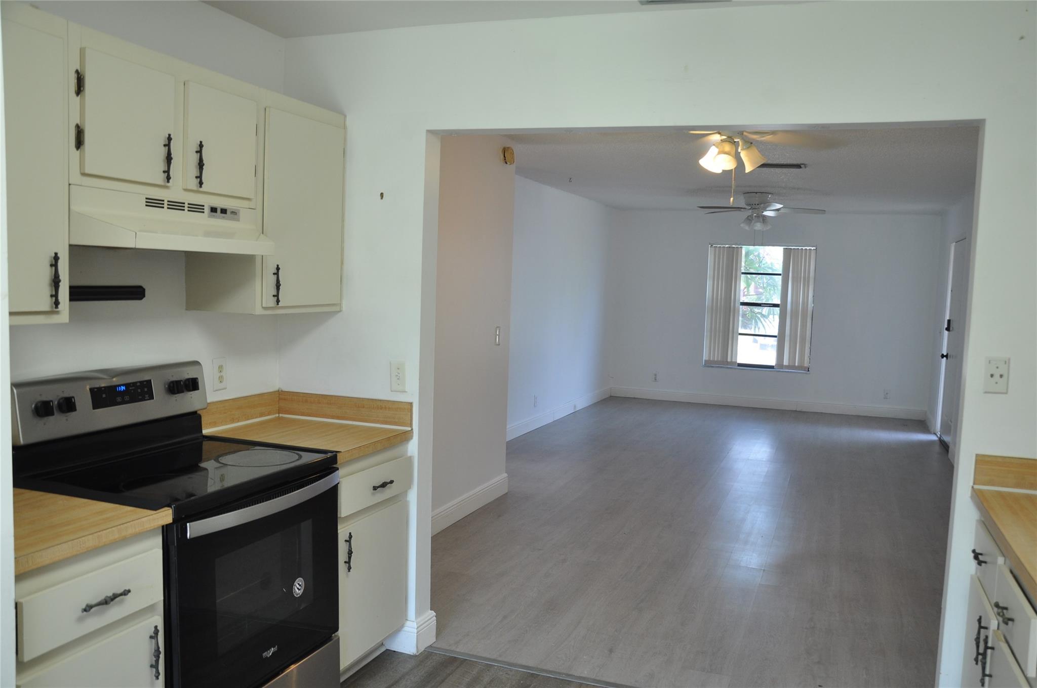 Properties 4306 Royal Banyan Way C-9