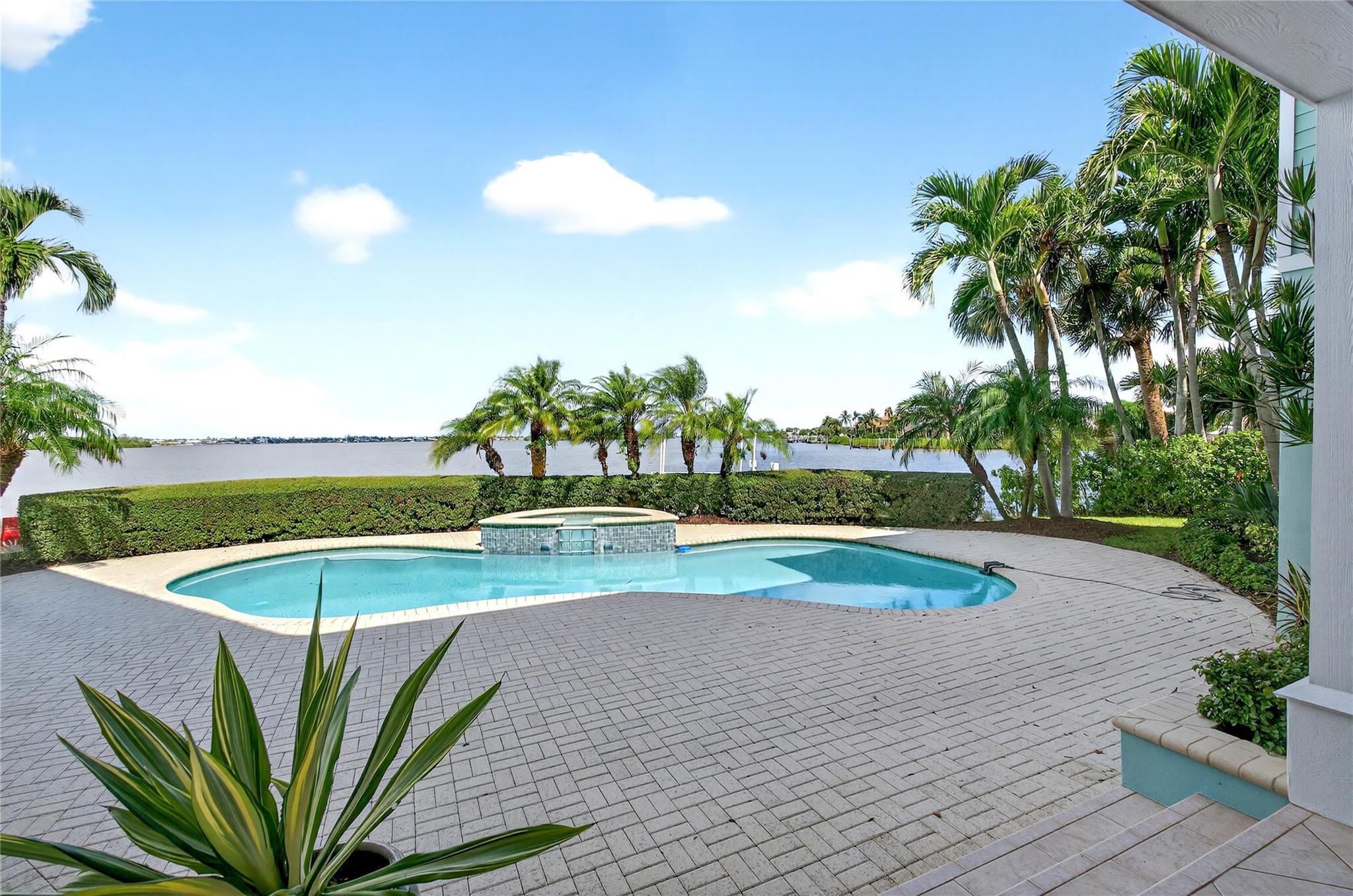 505 Tulip Ln