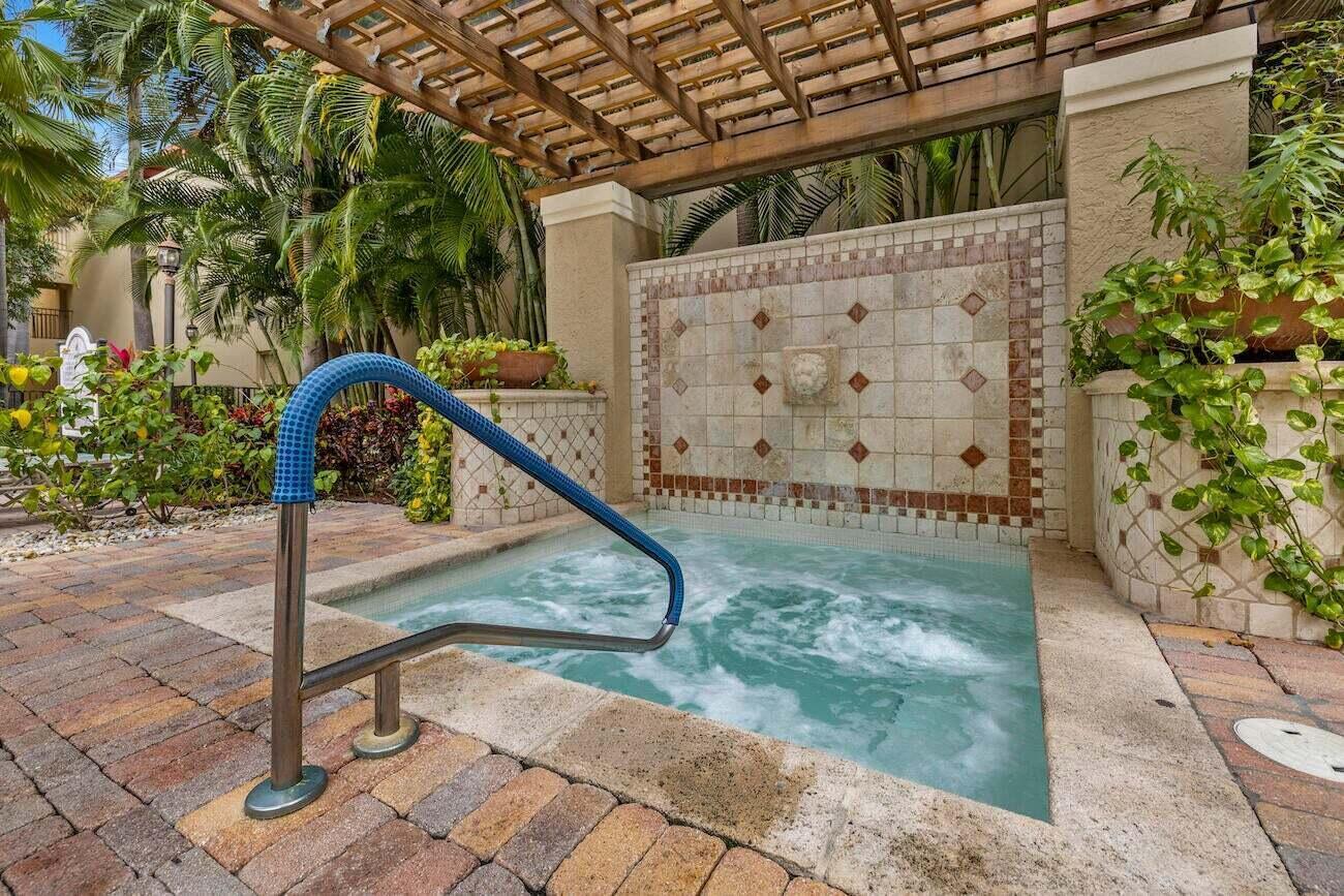 View photos, virtual tours, details... 651 Okeechobee Boulevard 705
