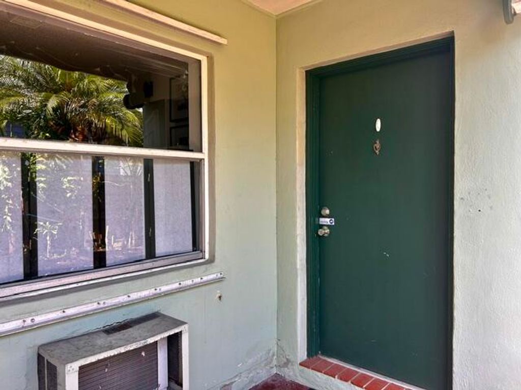 Photo of 1534 NE 3rd Avenue, Fort Lauderdale, FL 33304 (MLS # B26027764)