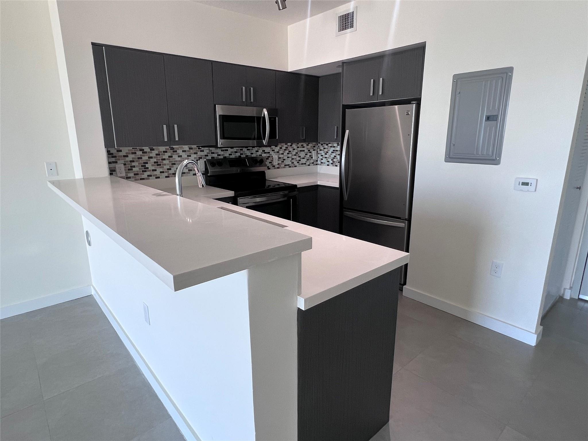 *Only $99 Deposit*Fast & Easy Move In*Huge 1 bedroom with open kitchen and tons of closet space just steps to Brickell City Center and Mary Brickell Village and minutes from the art and entertainment district, Midtown Miami, The Design District, and Wynwood. Enjoy 5 star amenities with access to shopping and entertainment along with a myriad of dining options and boutiques. Only a 5 to 10 minute drive to Coral Gables, Coconut Grove and South Beach. Additional parking available for rent. *FAST AND EASY MOVE IN *LARGE FRIENDLY PETS UP TO 60LBS OK