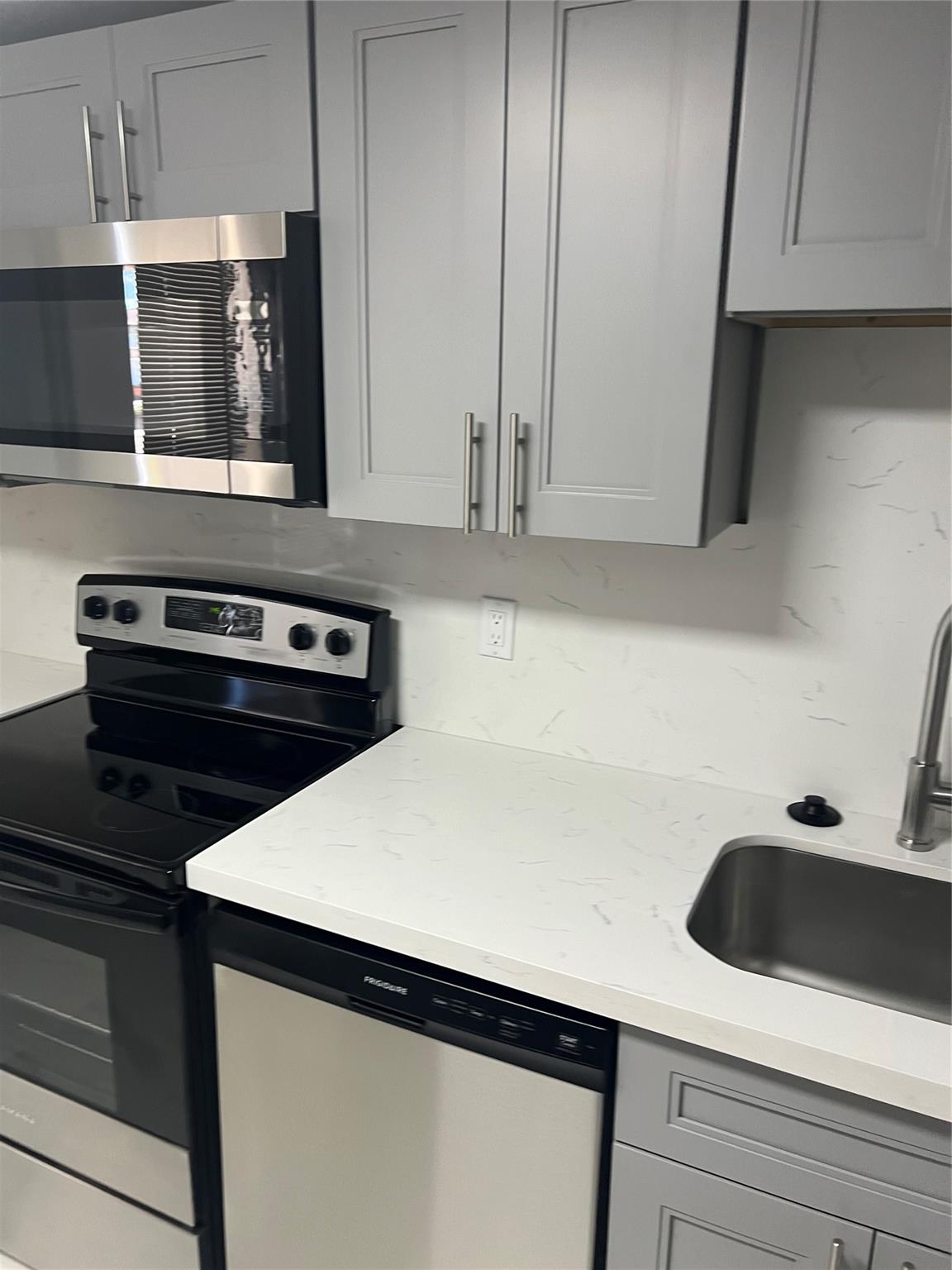 8705 HAMPSHIRE DR CONDO - Residential Lease