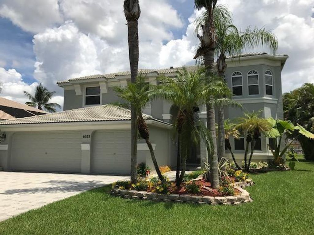 Photo of 6533 Stonehurst Circle, Lake Worth, FL 33467 (MLS # R11043803)
