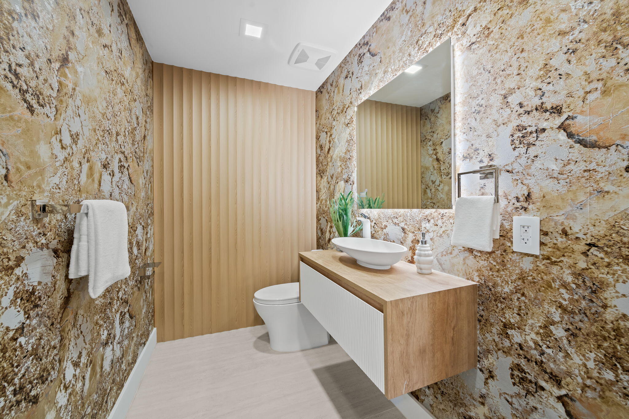 VENETIAN ISLES 1ST SEC - Residential