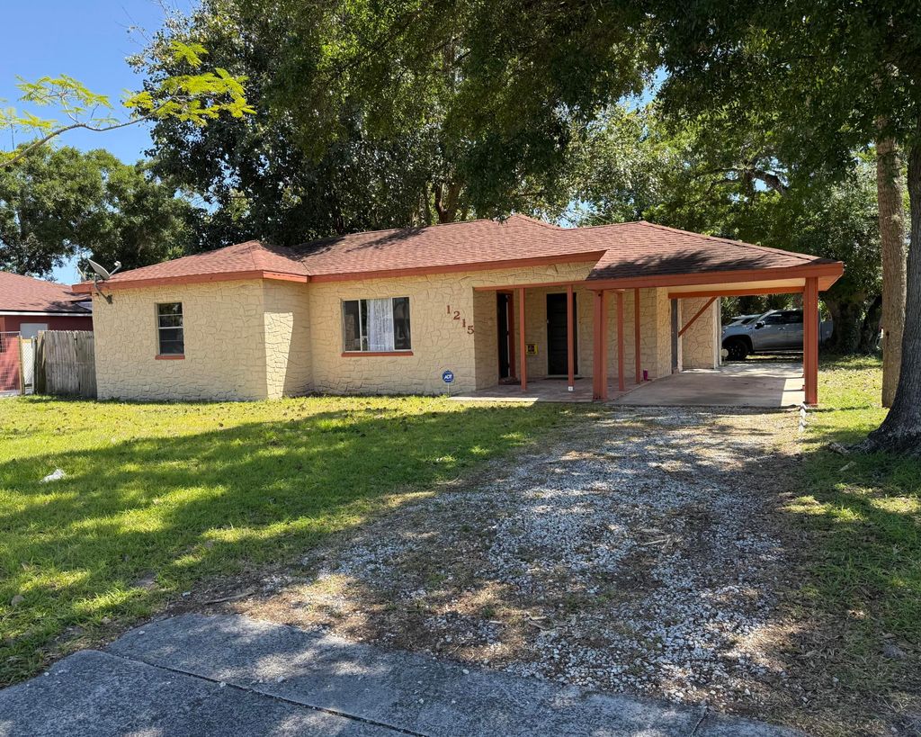 Photo of 1215 Georgia Avenue, Fort Pierce, FL 34950 (MLS # R11082669)