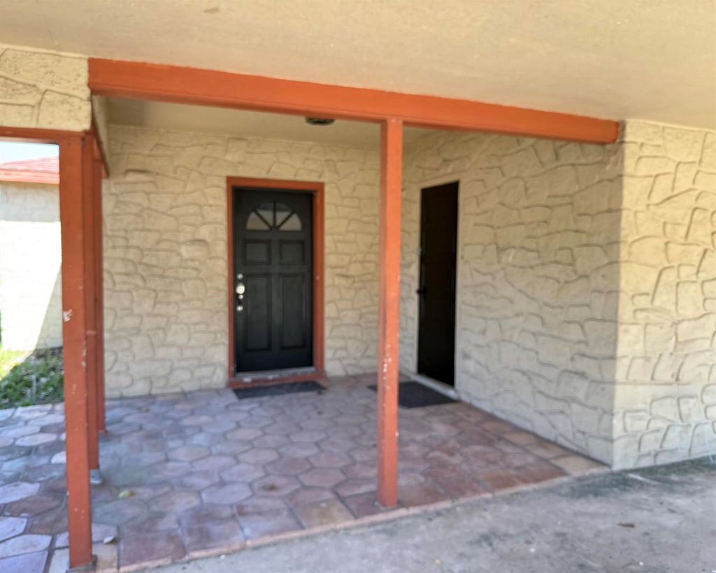 Photo of 1215 Georgia Avenue, Fort Pierce, FL 34950 (MLS # R11082669)