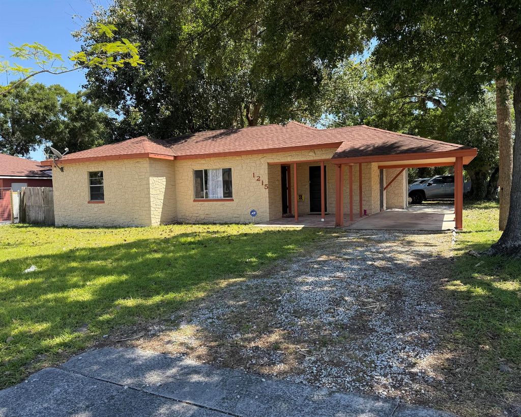 Photo of 1215 Georgia Avenue, Fort Pierce, FL 34950 (MLS # R11082669)