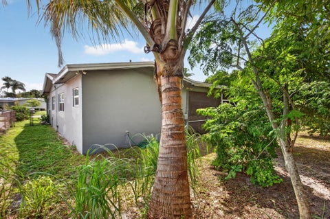 Tiny photo for 6351 SW 10TH Court, North Lauderdale, FL 33068 (MLS # B26086454)