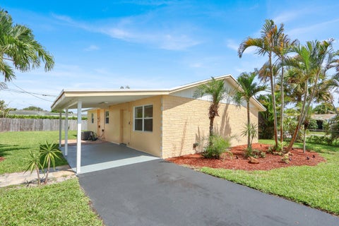 Photo of 357 Garden Boulevard, Palm Beach Gardens, FL 33410 (MLS # B26058870)