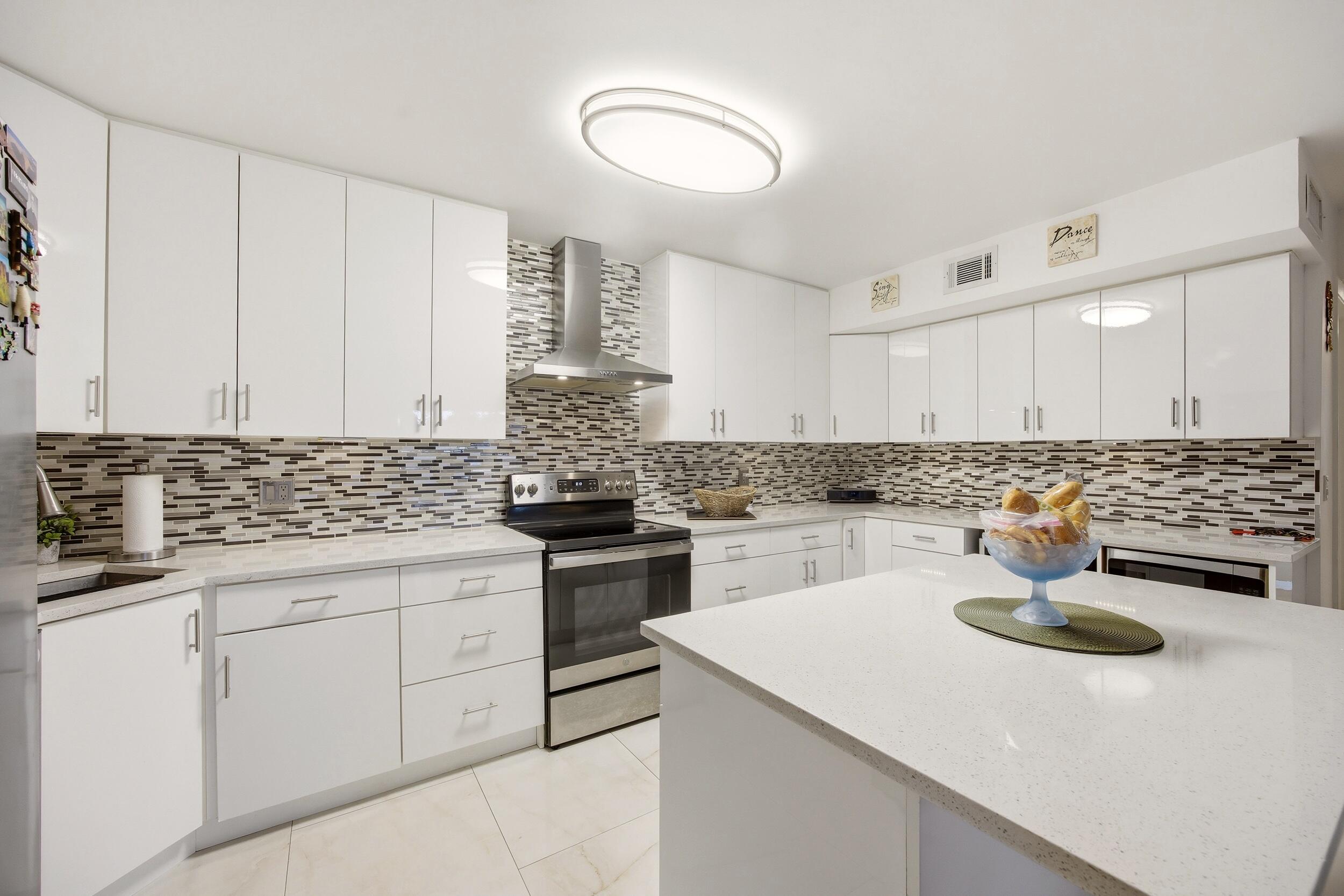 PINE RIDGE NORTH VILLAGE III CONDO - Residential