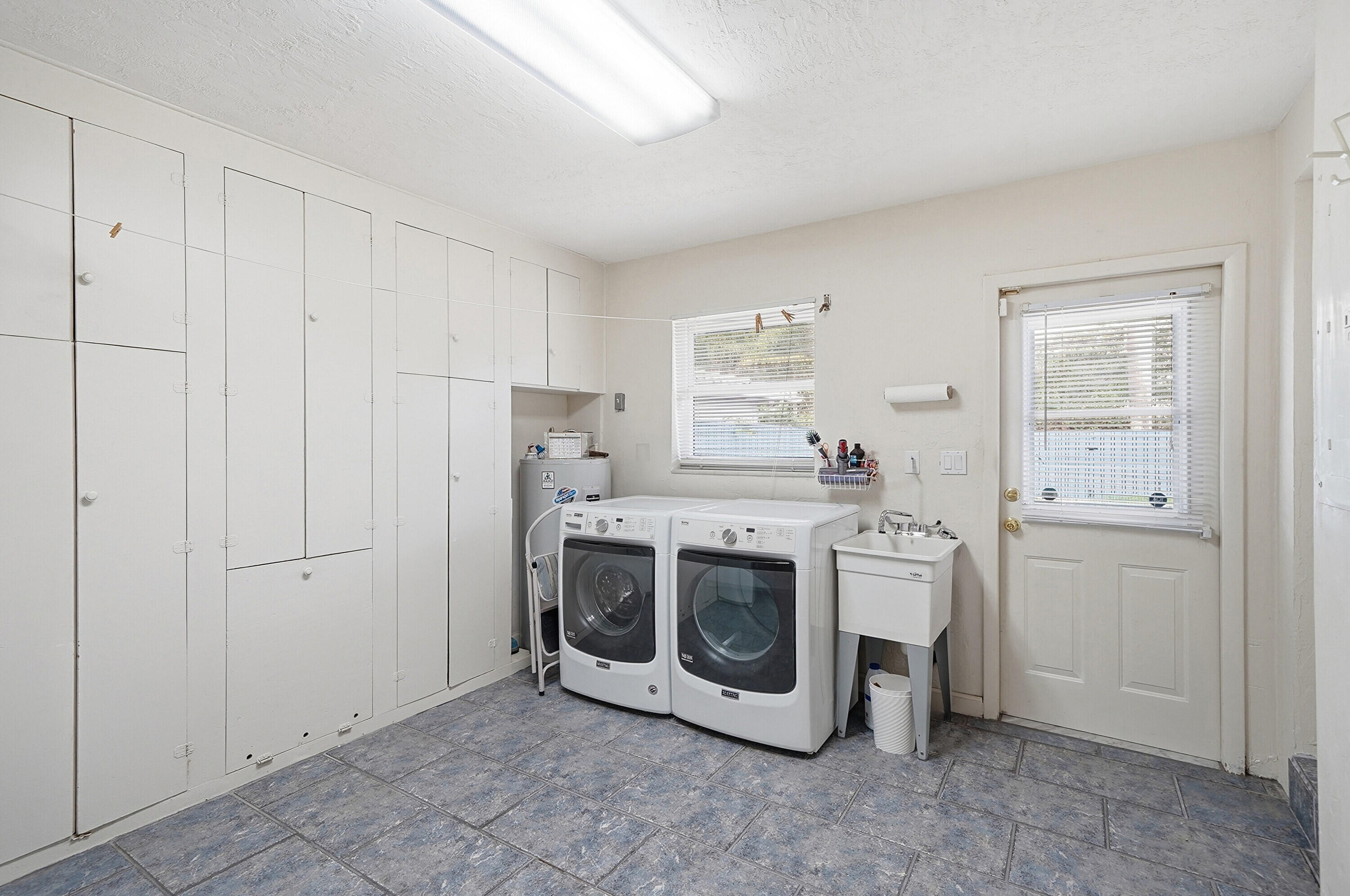 HOLLYWOOD LAKES SECTION - Residential