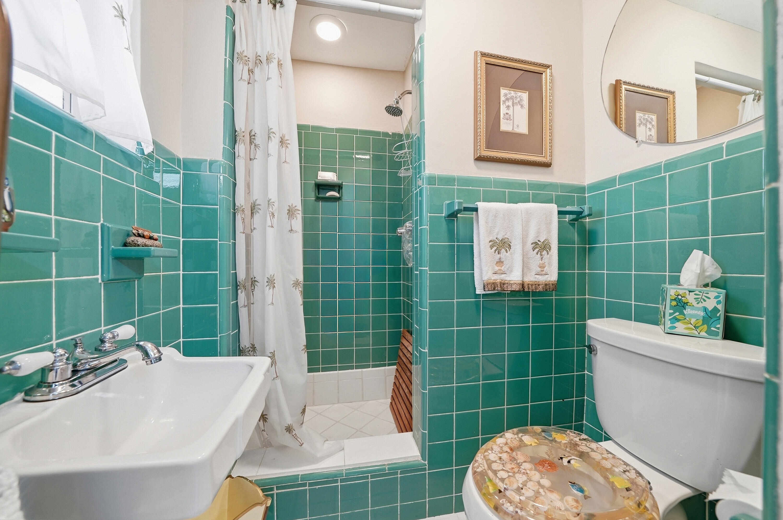 HOLLYWOOD LAKES SECTION - Residential