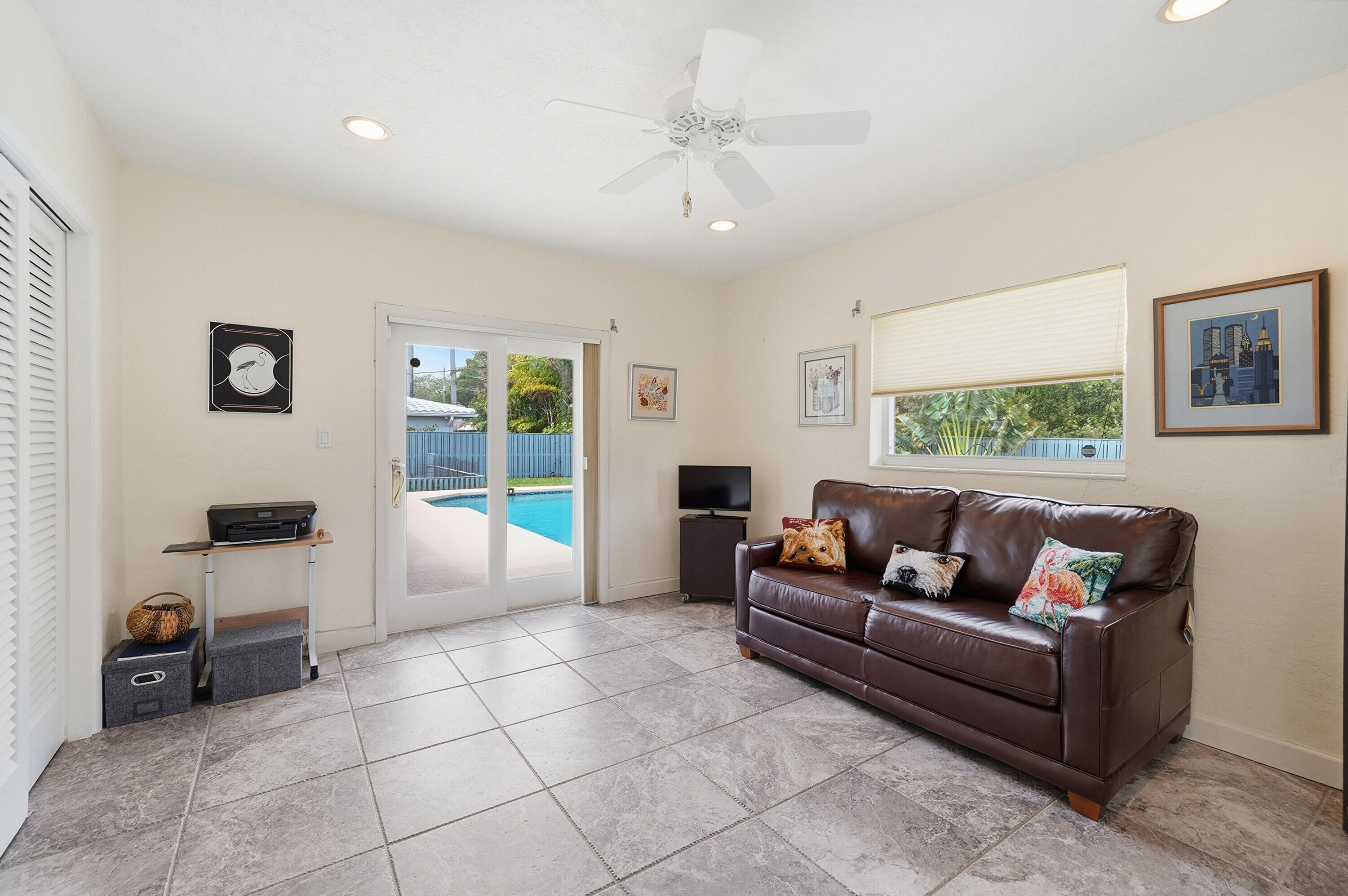 HOLLYWOOD LAKES SECTION - Residential