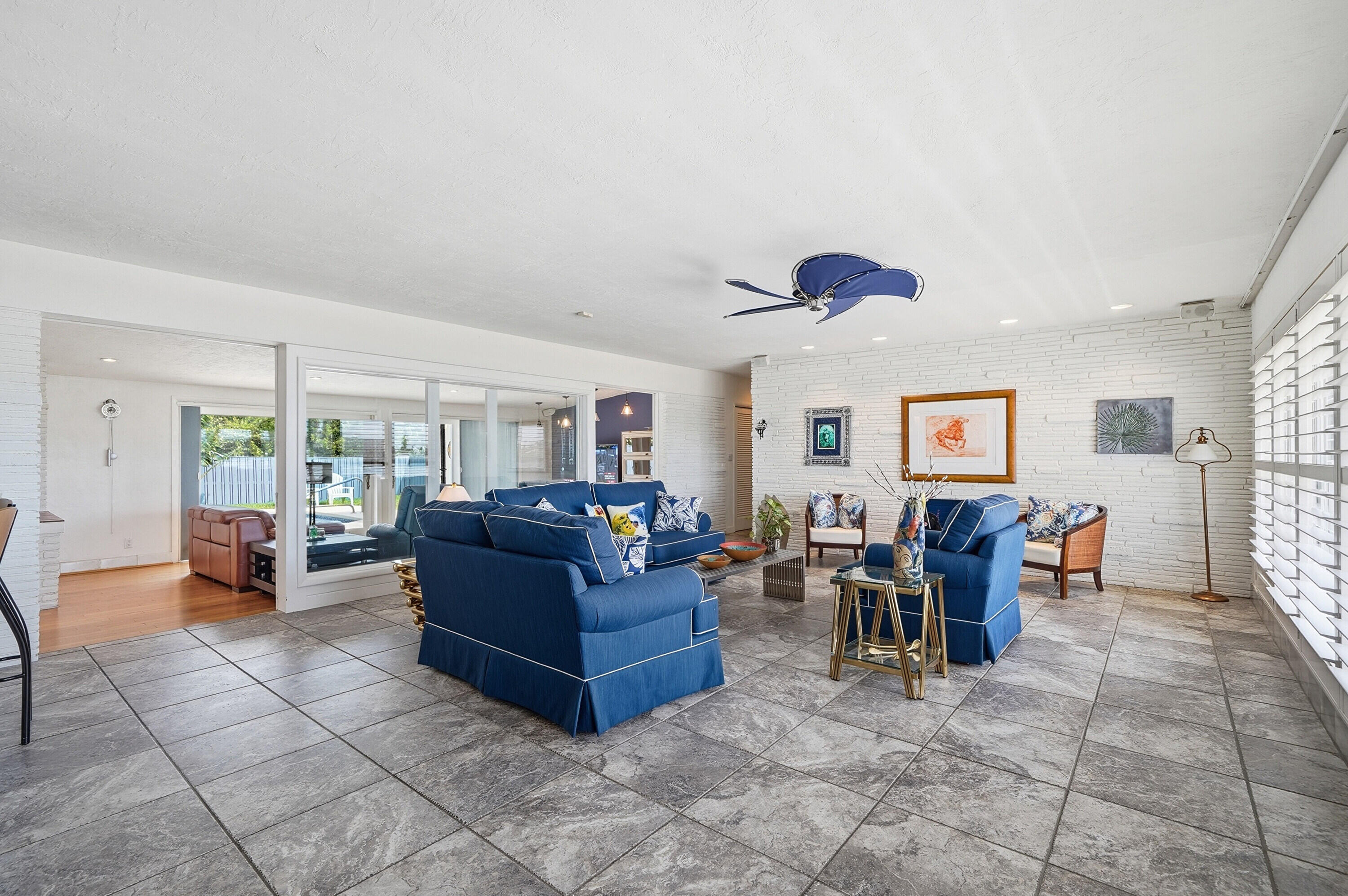 HOLLYWOOD LAKES SECTION - Residential