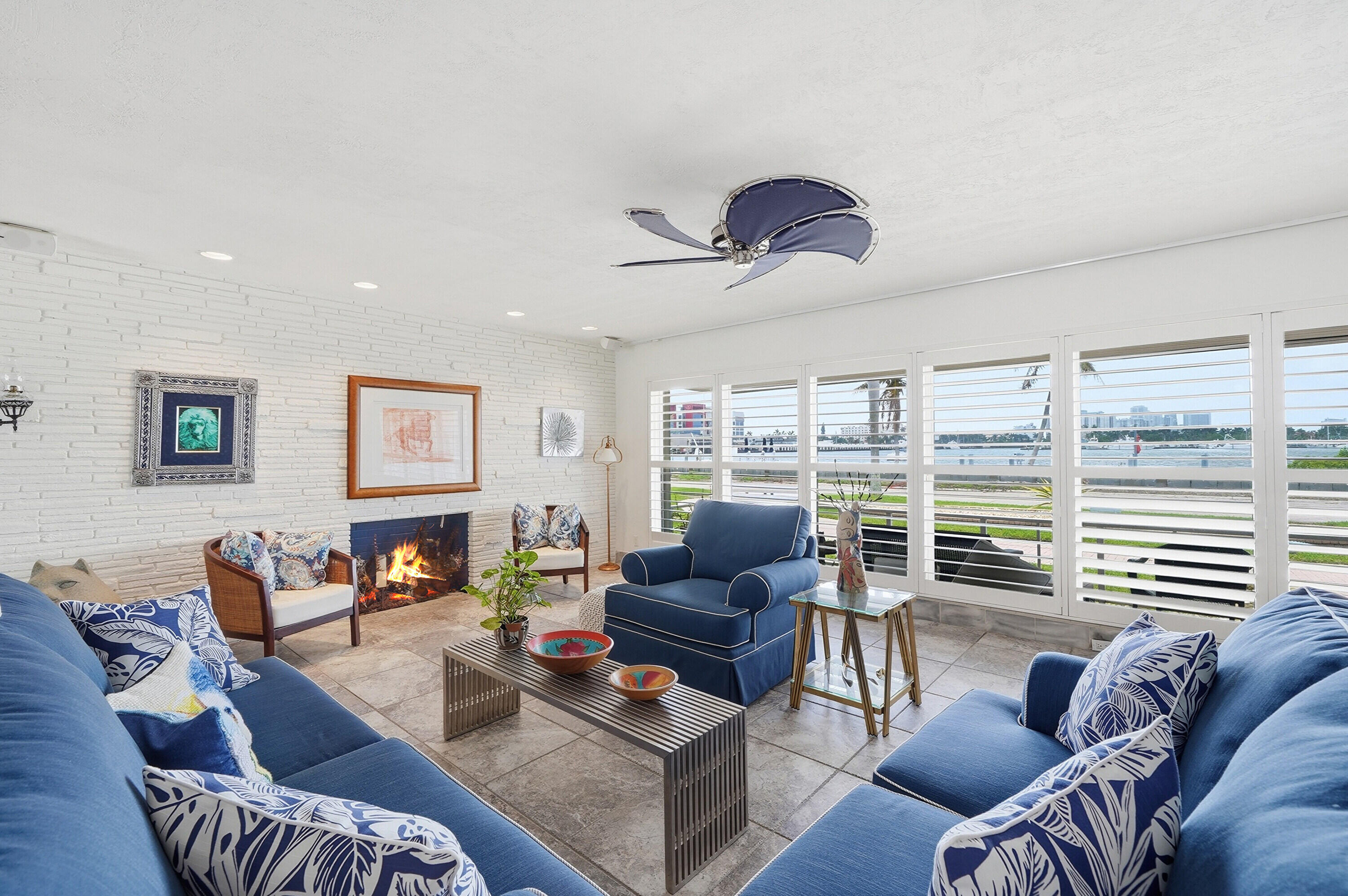 HOLLYWOOD LAKES SECTION - Residential