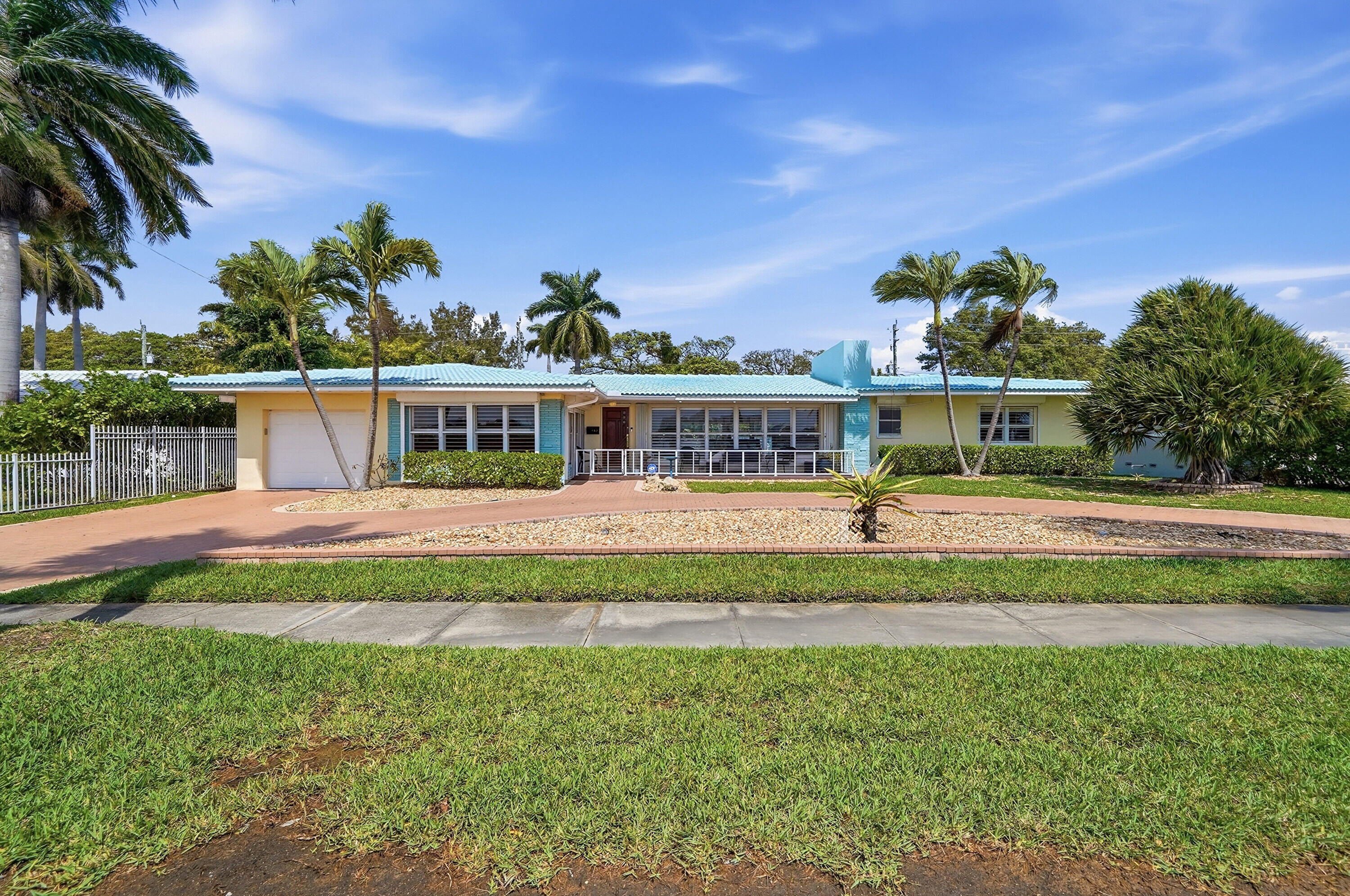 HOLLYWOOD LAKES SECTION - Residential