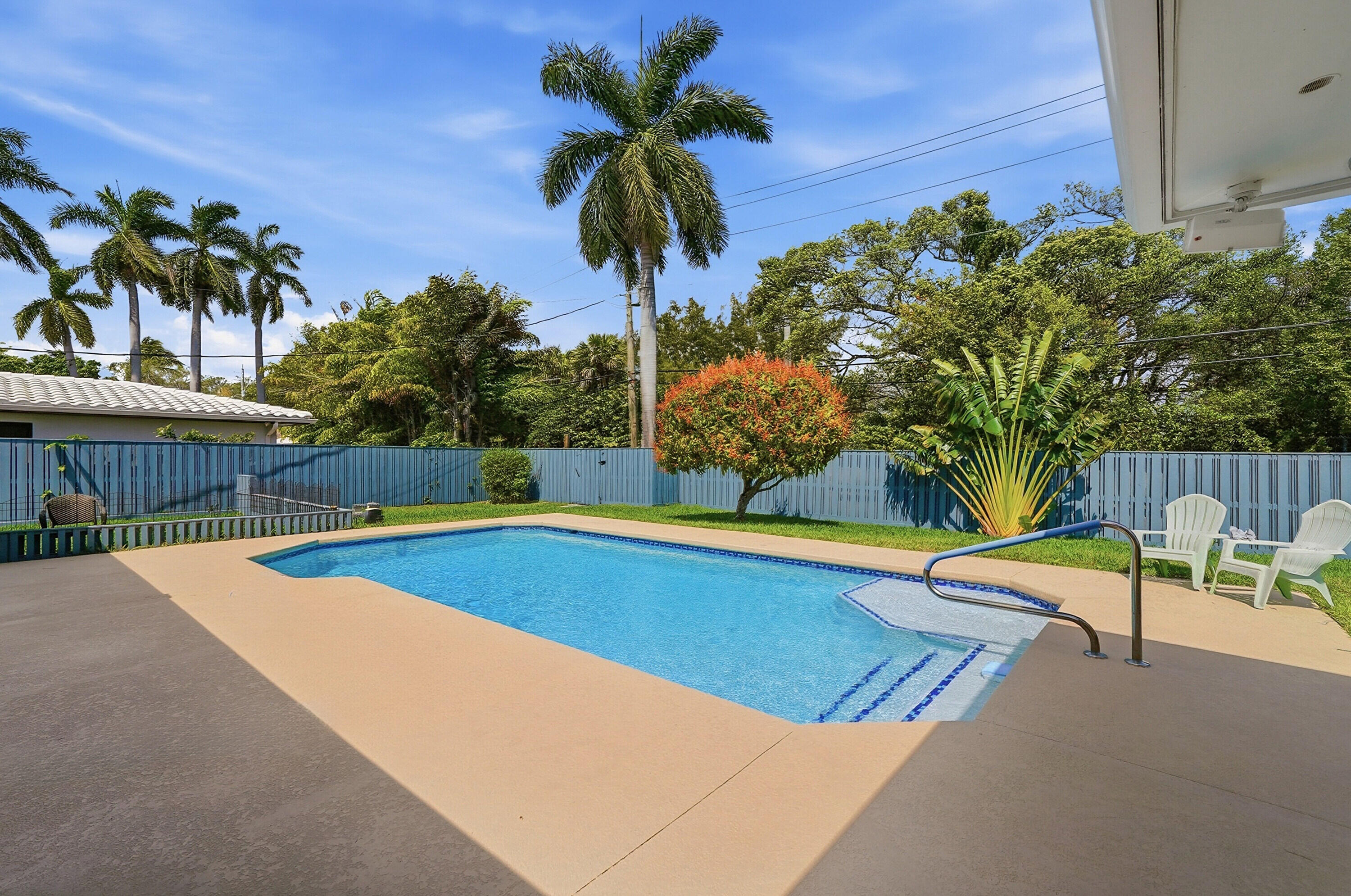 HOLLYWOOD LAKES SECTION - Residential