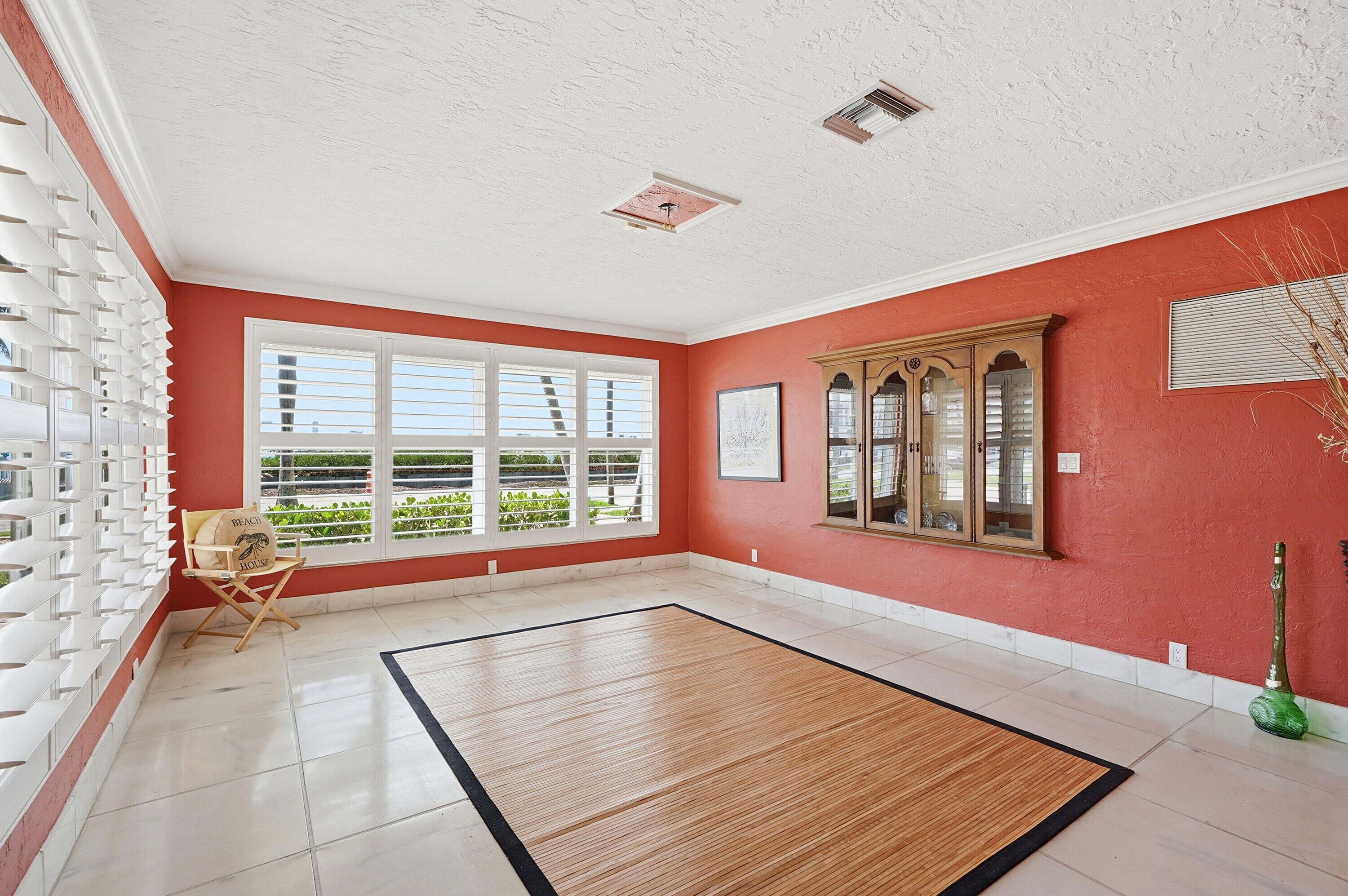 HOLLYWOOD LAKES SECTION - Residential