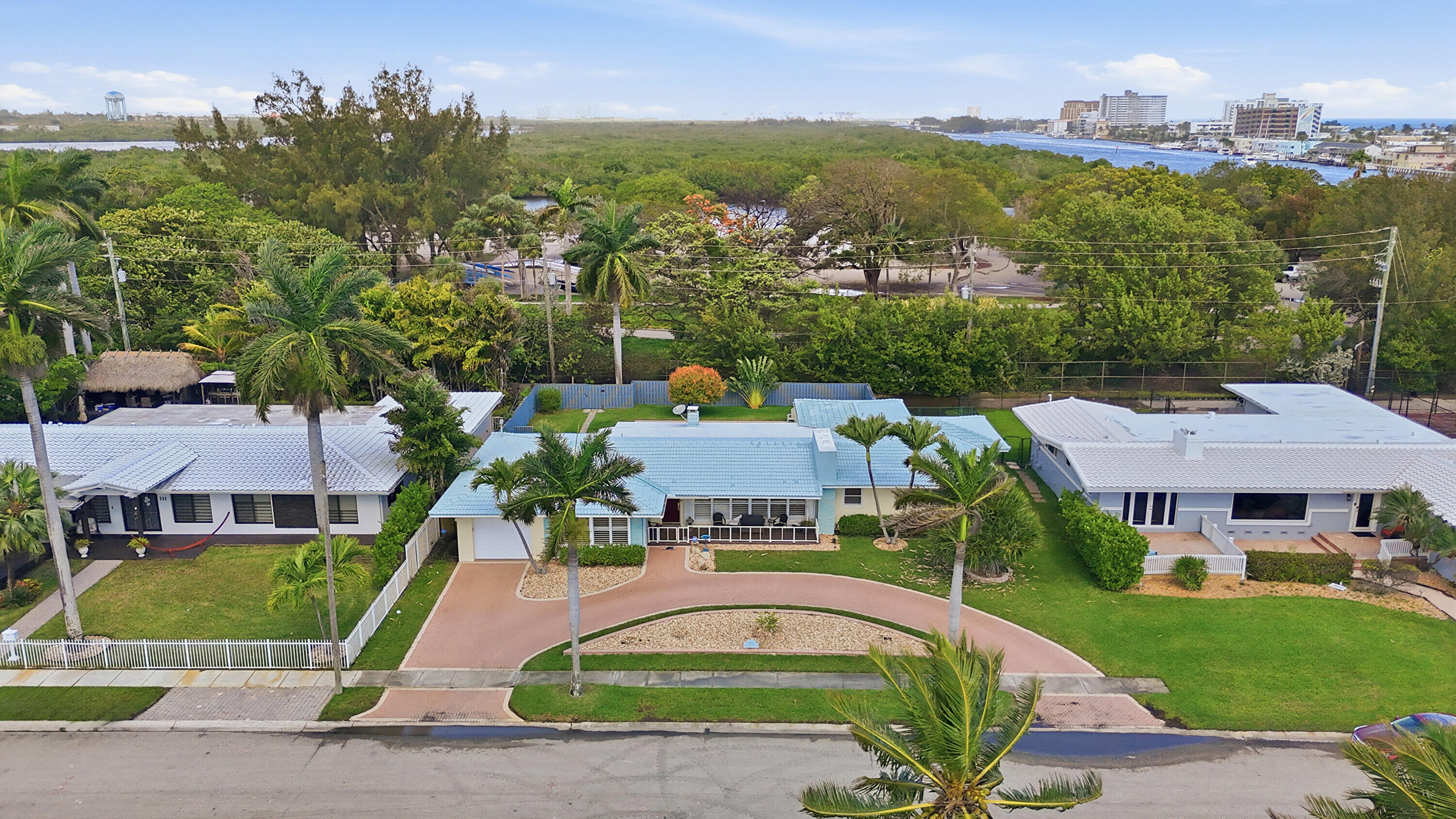 HOLLYWOOD LAKES SECTION - Residential