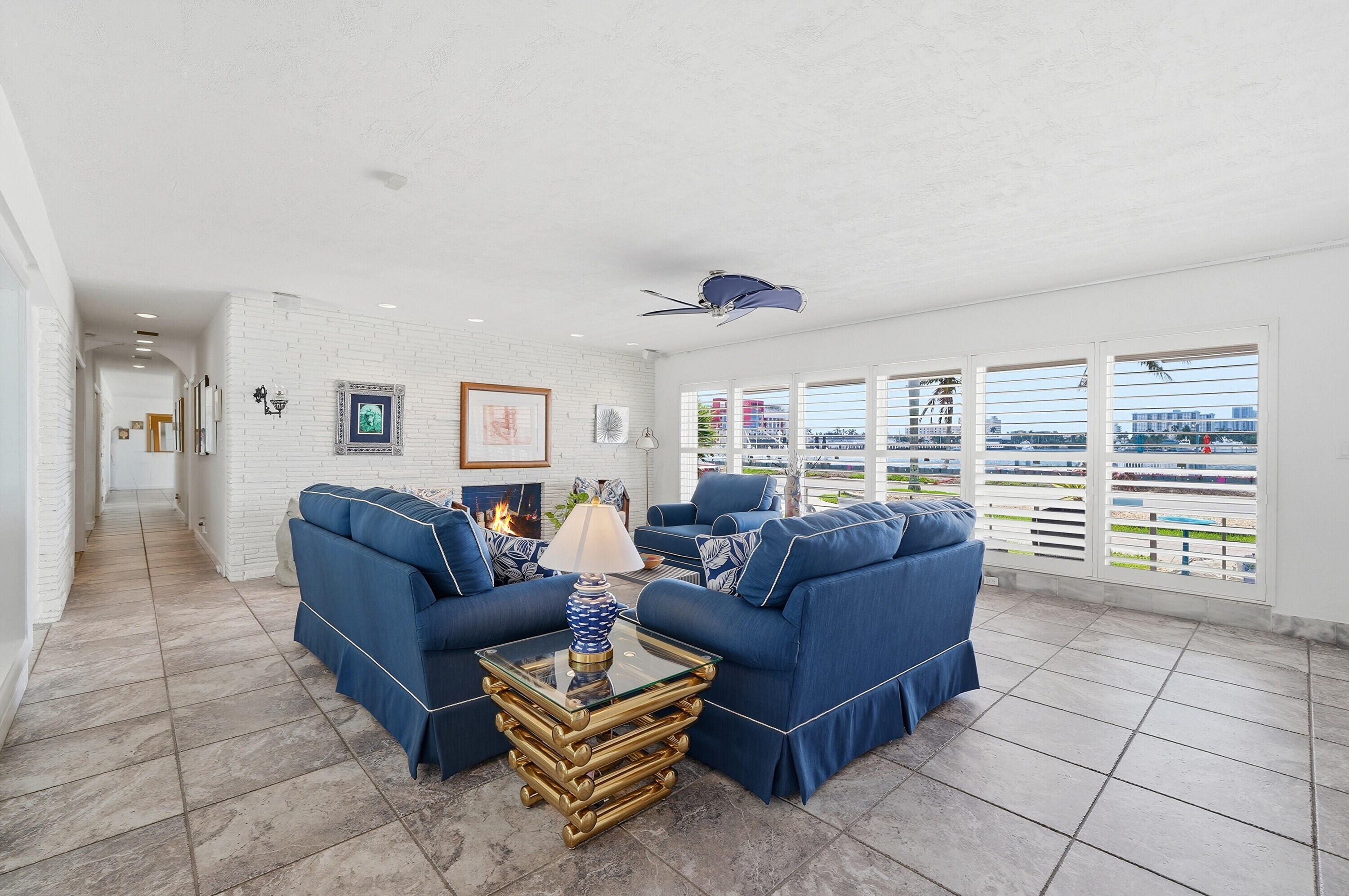 HOLLYWOOD LAKES SECTION - Residential