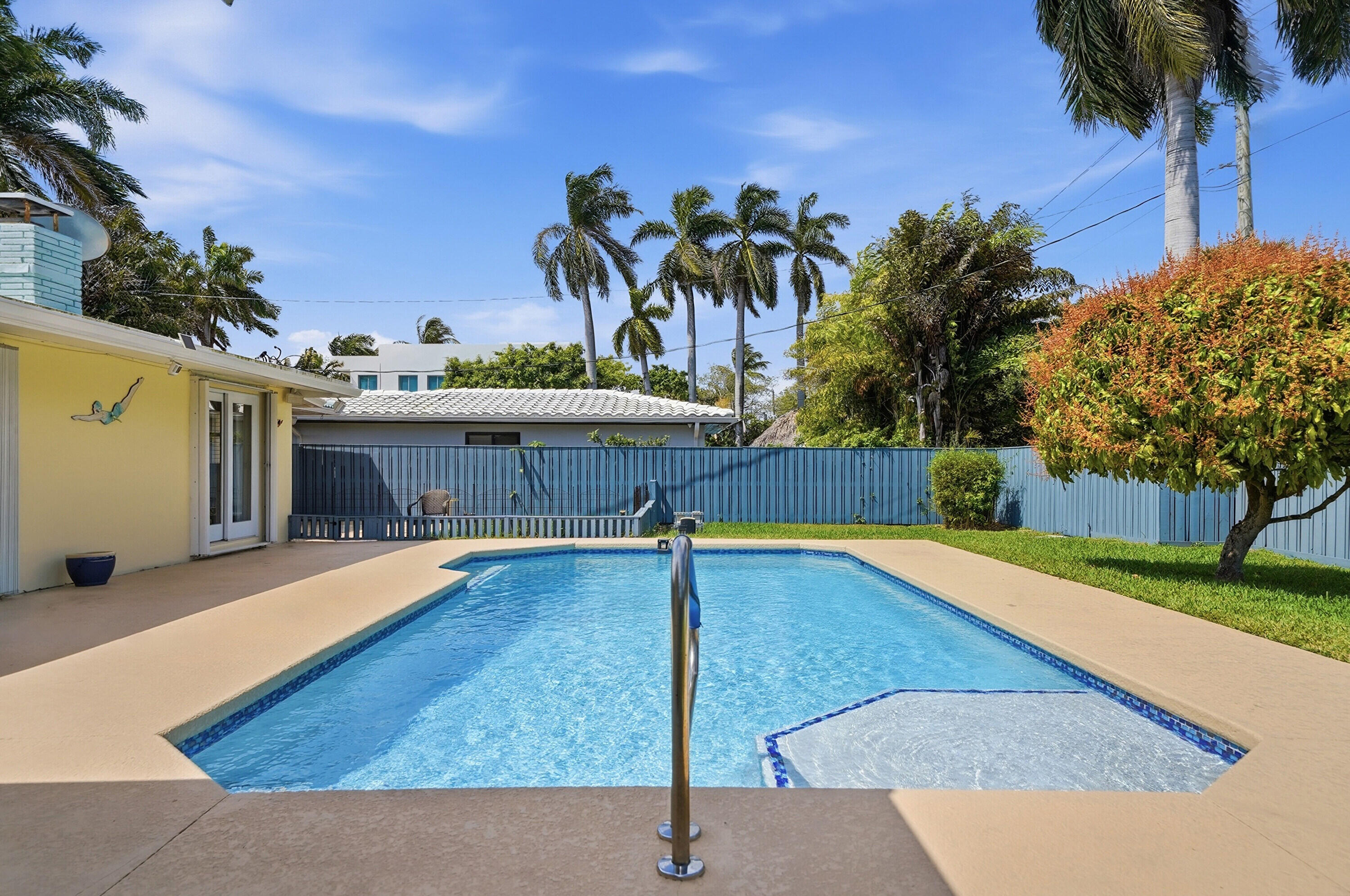 HOLLYWOOD LAKES SECTION - Residential