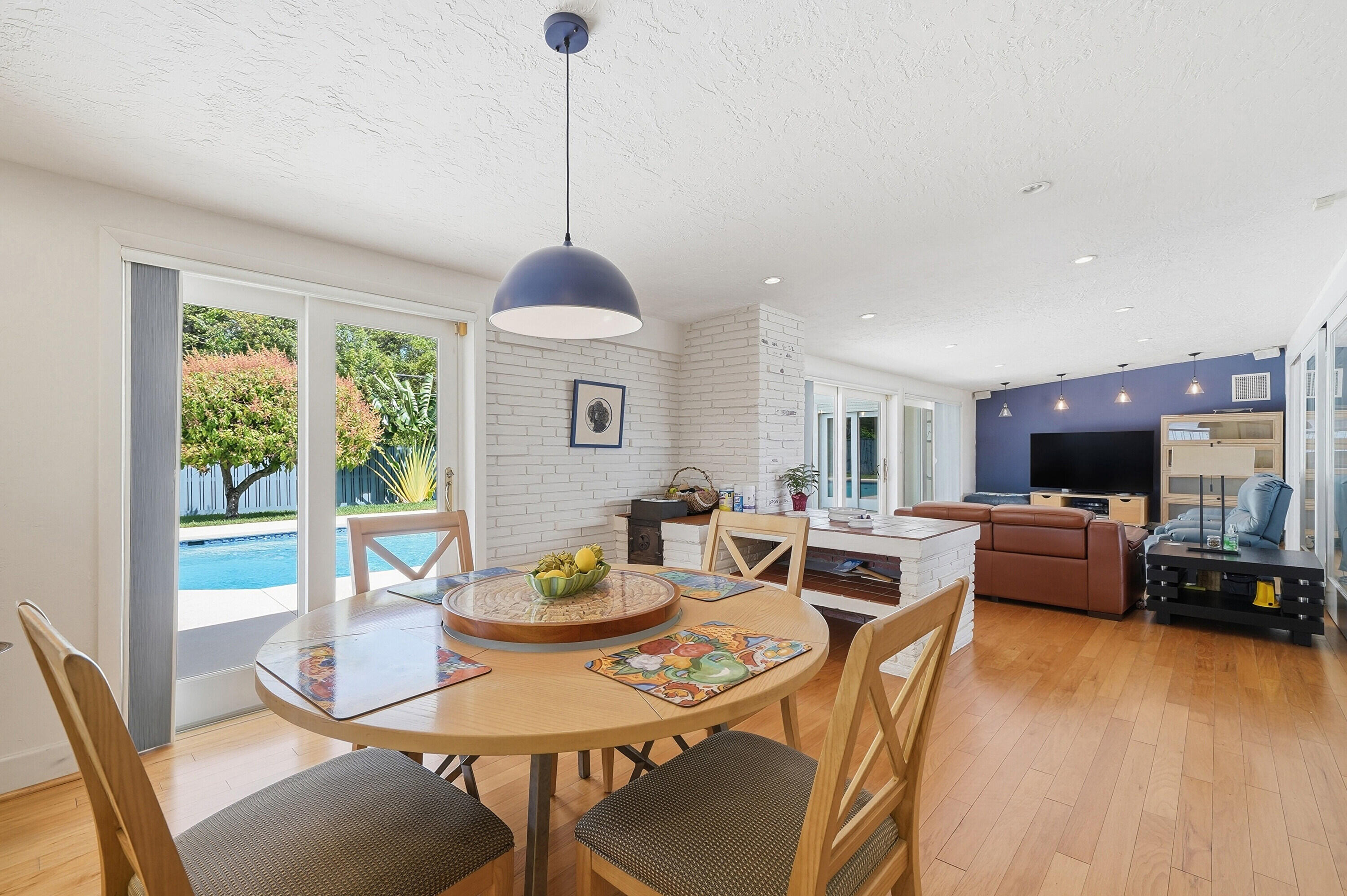 HOLLYWOOD LAKES SECTION - Residential