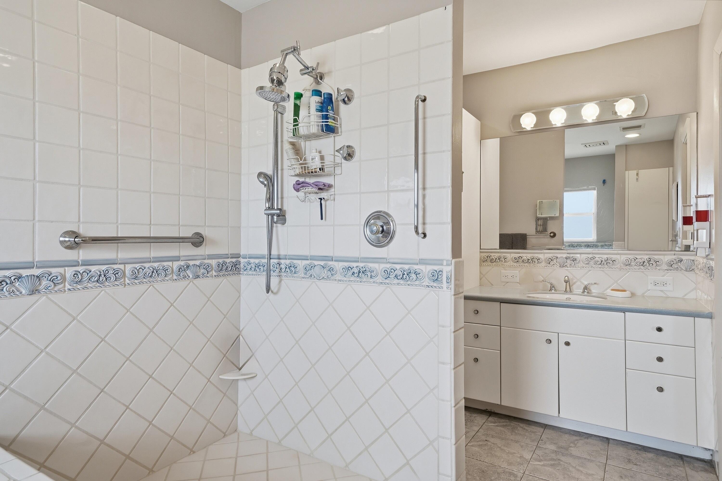 HOLLYWOOD LAKES SECTION - Residential