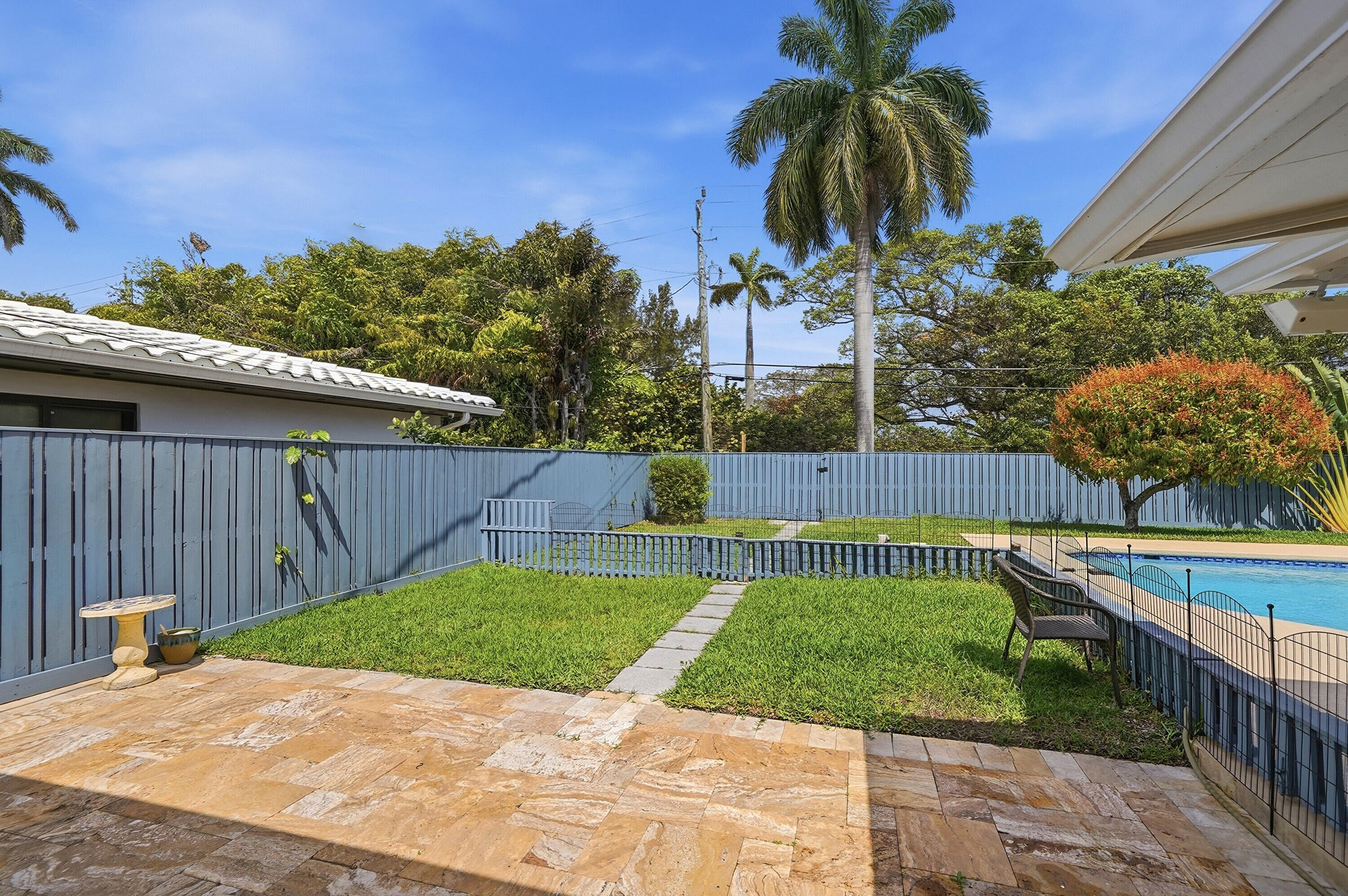 HOLLYWOOD LAKES SECTION - Residential