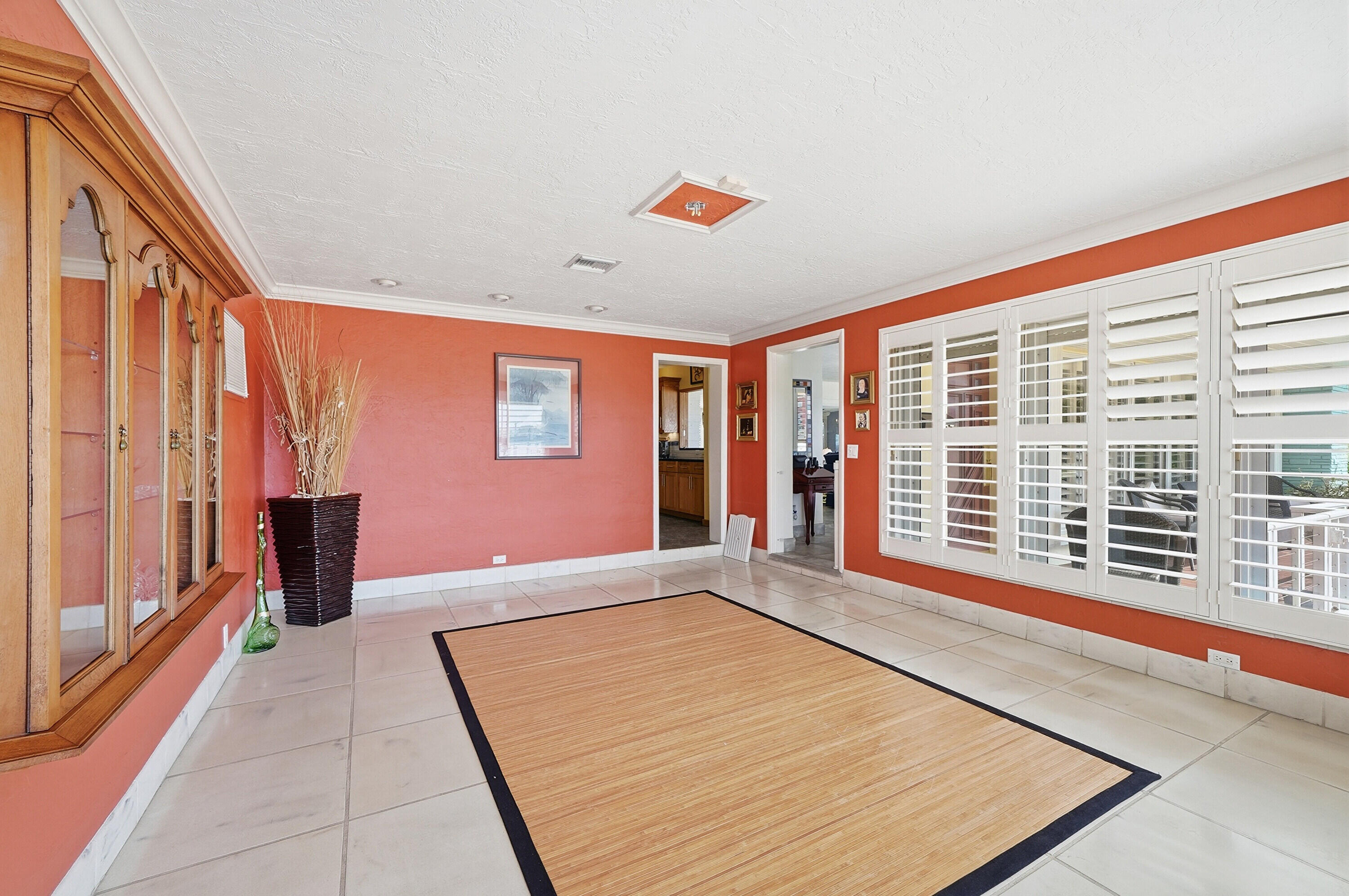 HOLLYWOOD LAKES SECTION - Residential