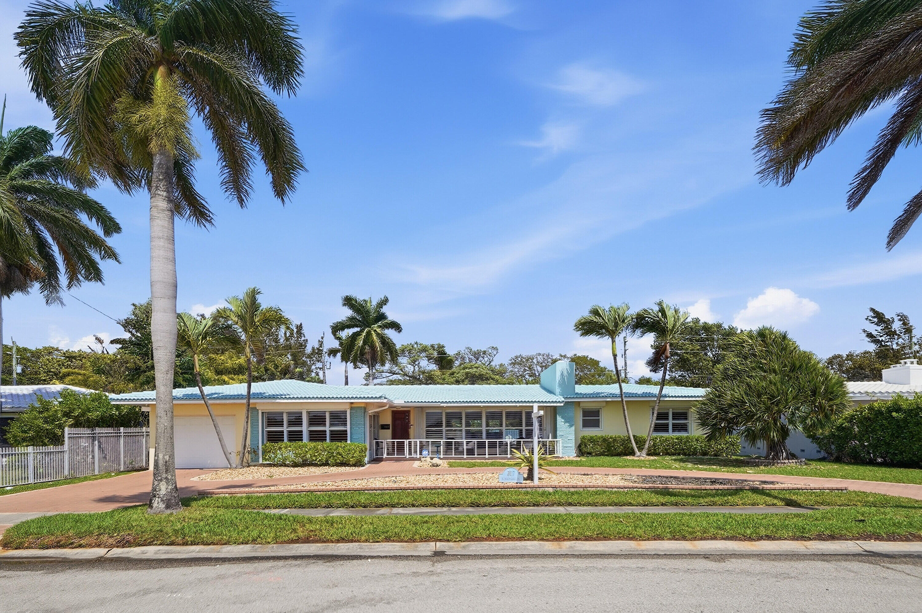 HOLLYWOOD LAKES SECTION - Residential