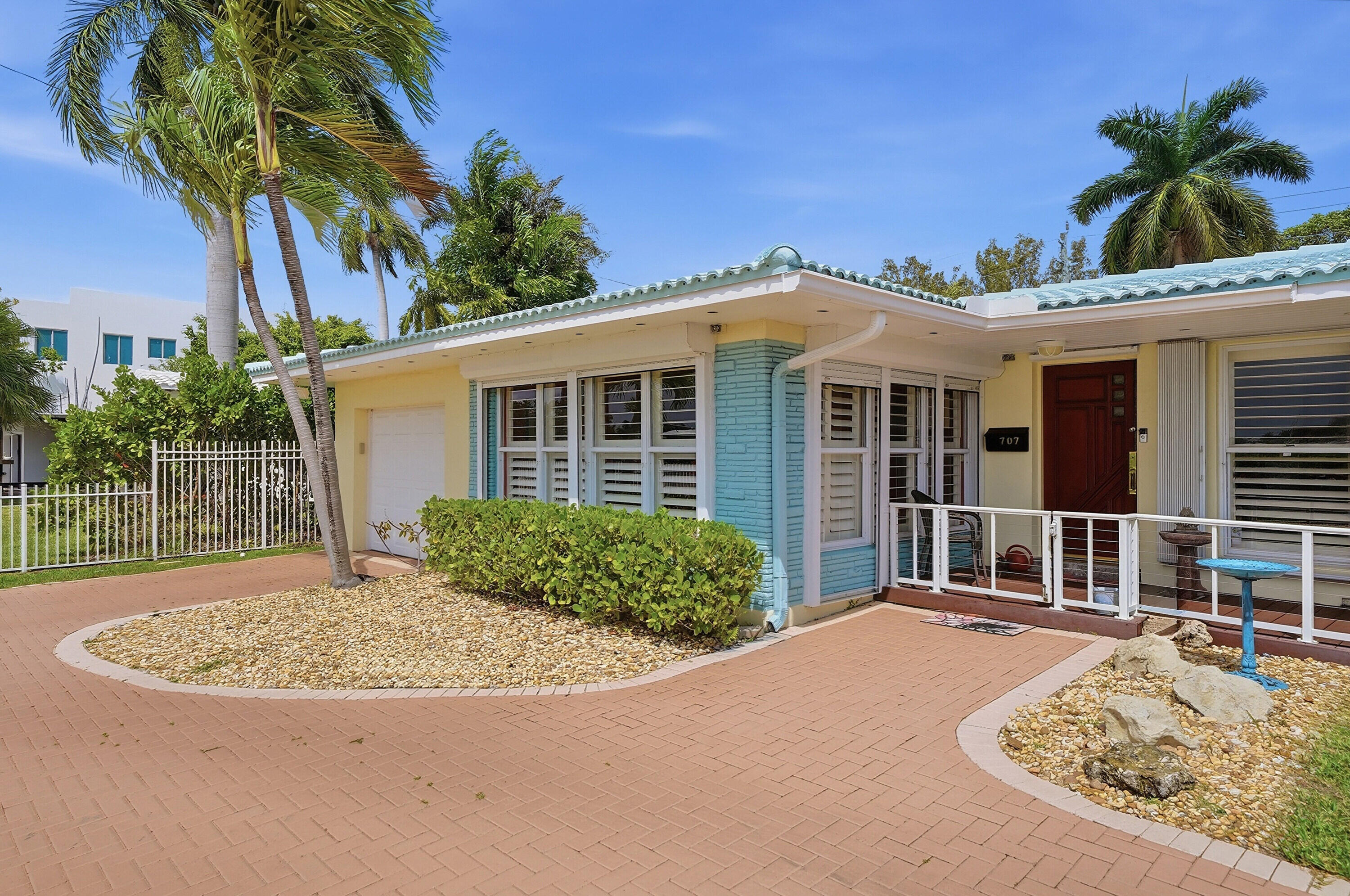 HOLLYWOOD LAKES SECTION - Residential