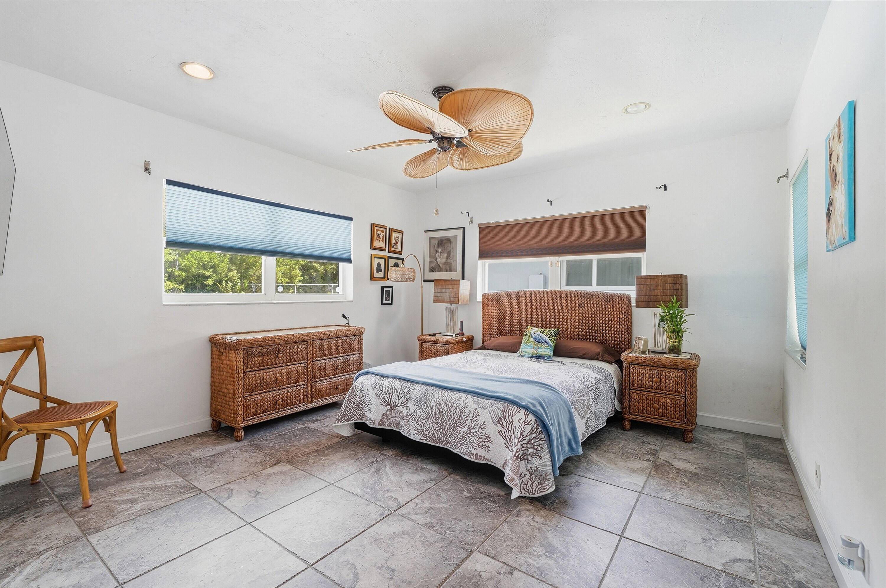 HOLLYWOOD LAKES SECTION - Residential