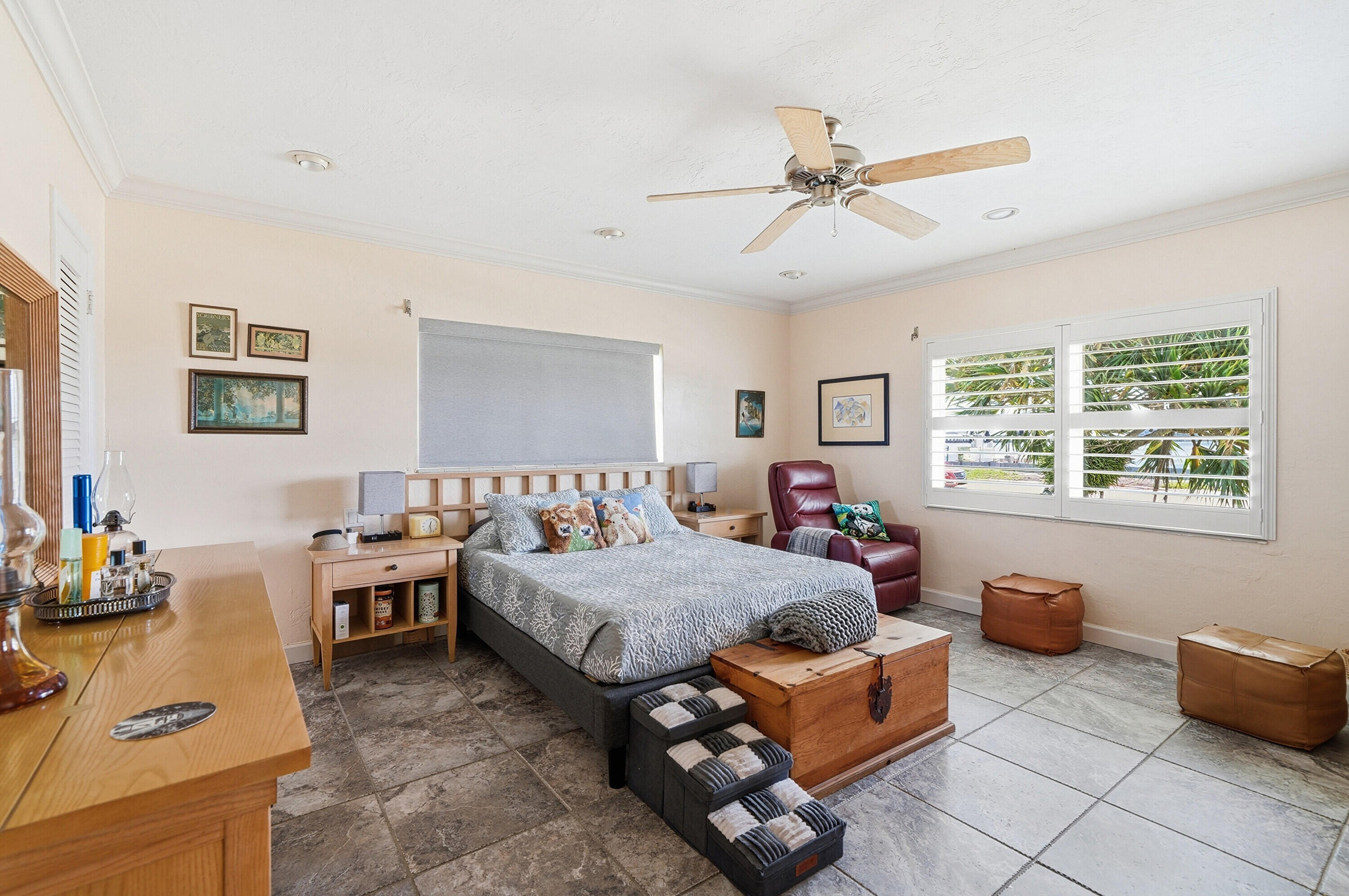 HOLLYWOOD LAKES SECTION - Residential