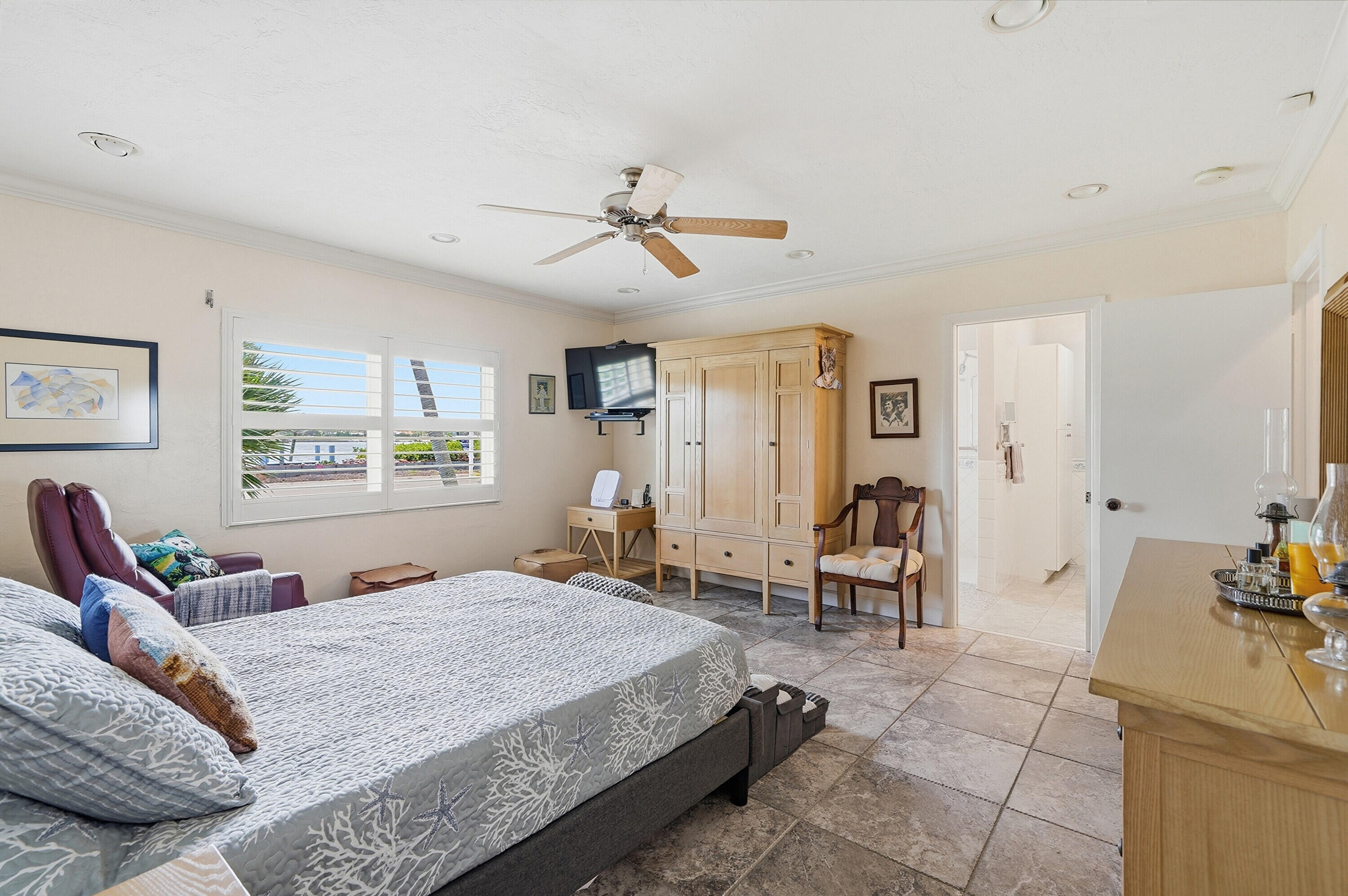 HOLLYWOOD LAKES SECTION - Residential