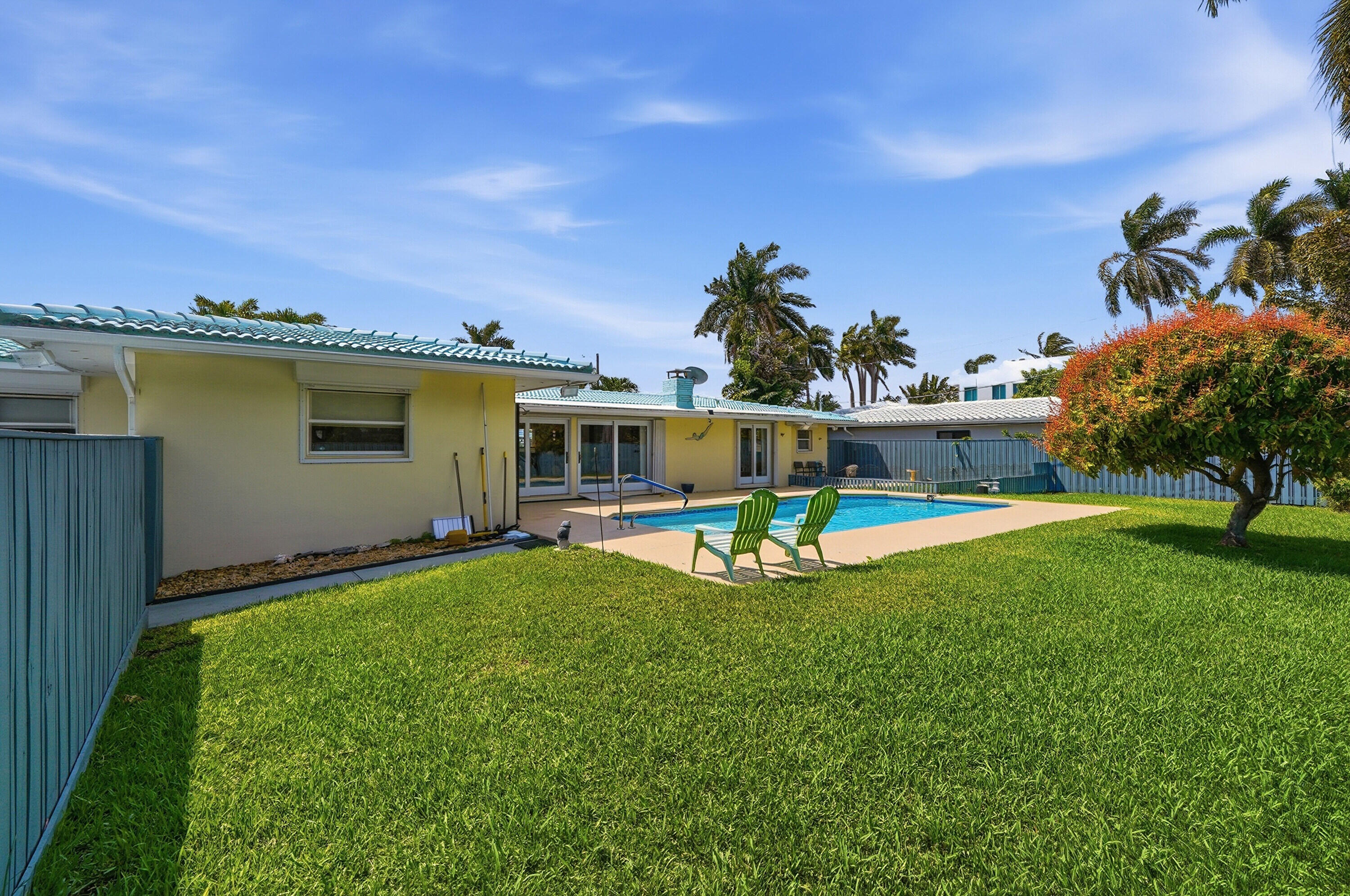 HOLLYWOOD LAKES SECTION - Residential