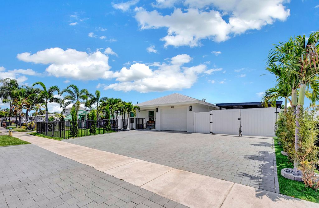 Photo of 413 SW 15th Avenue, Delray Beach, FL 33444 (MLS # B26024699)